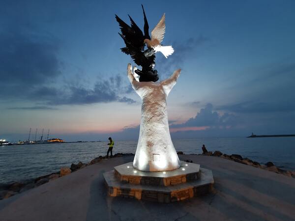 Hand of Peace sculpture in Kusadasi