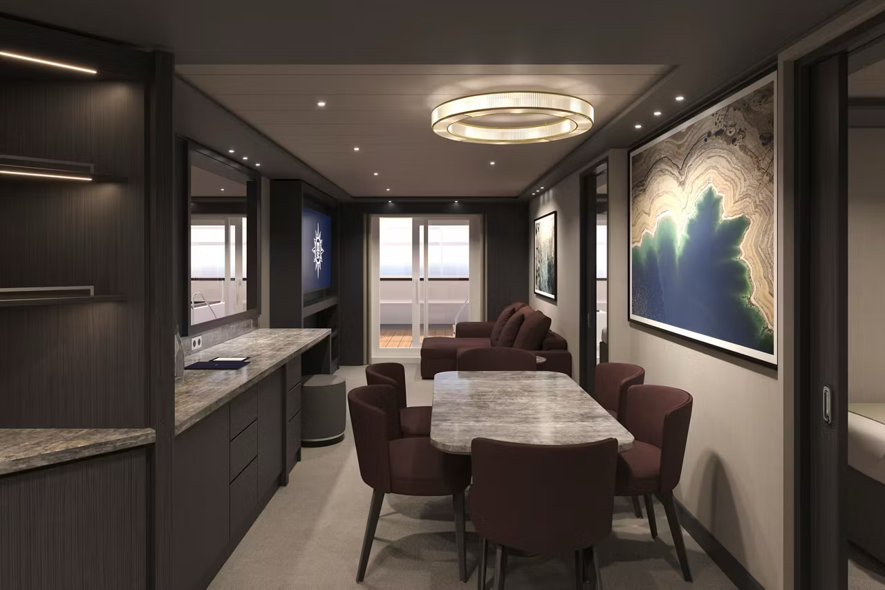 Yacht Club Royal Suite with Whirlpool Bath