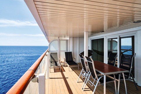 Marella Cruises Marella Voyager Voyager Suite ©Tom Fallon 12.jpg