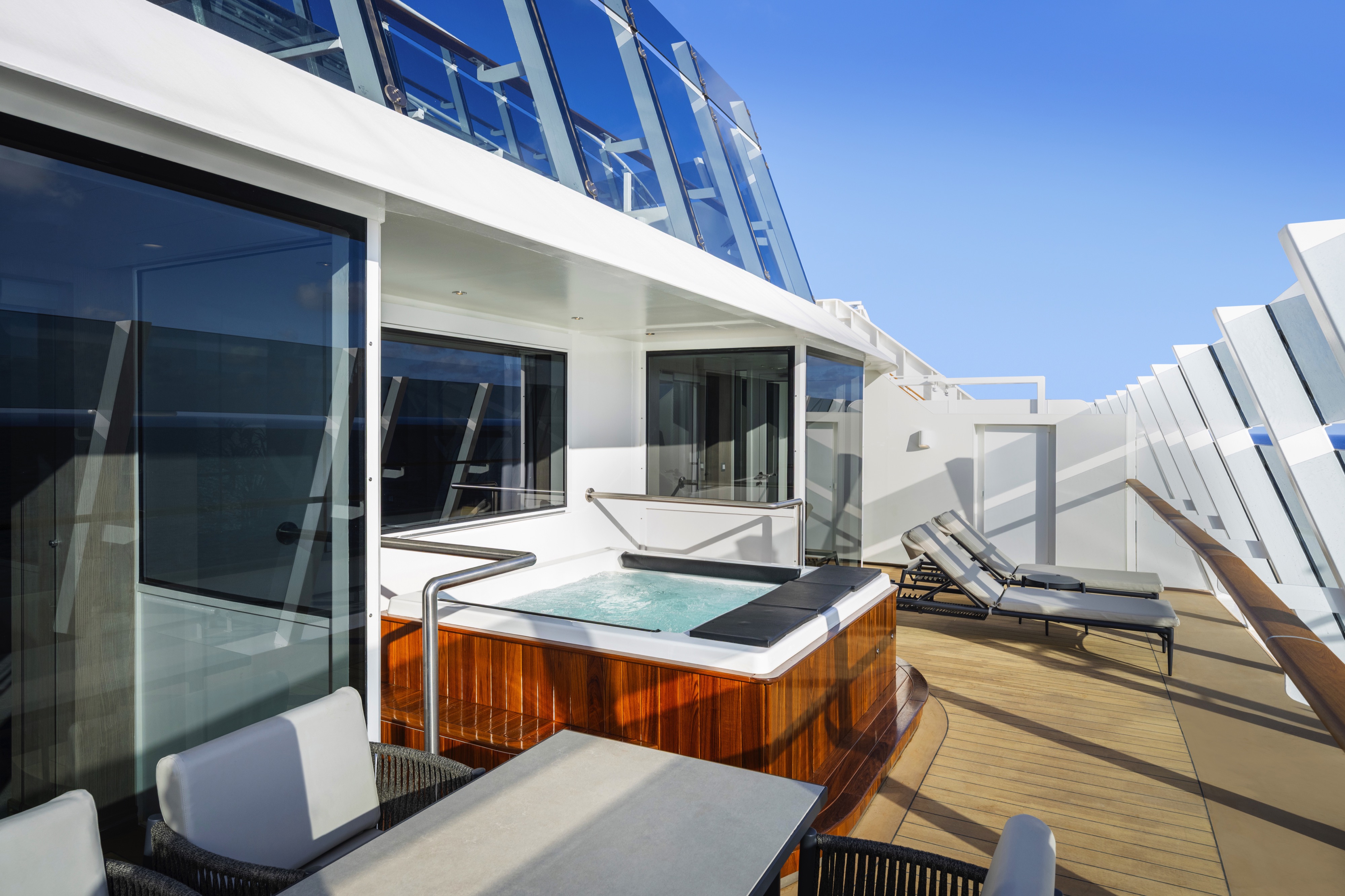 MSC Yacht Club Owner's Suite With Whirlpool Bath