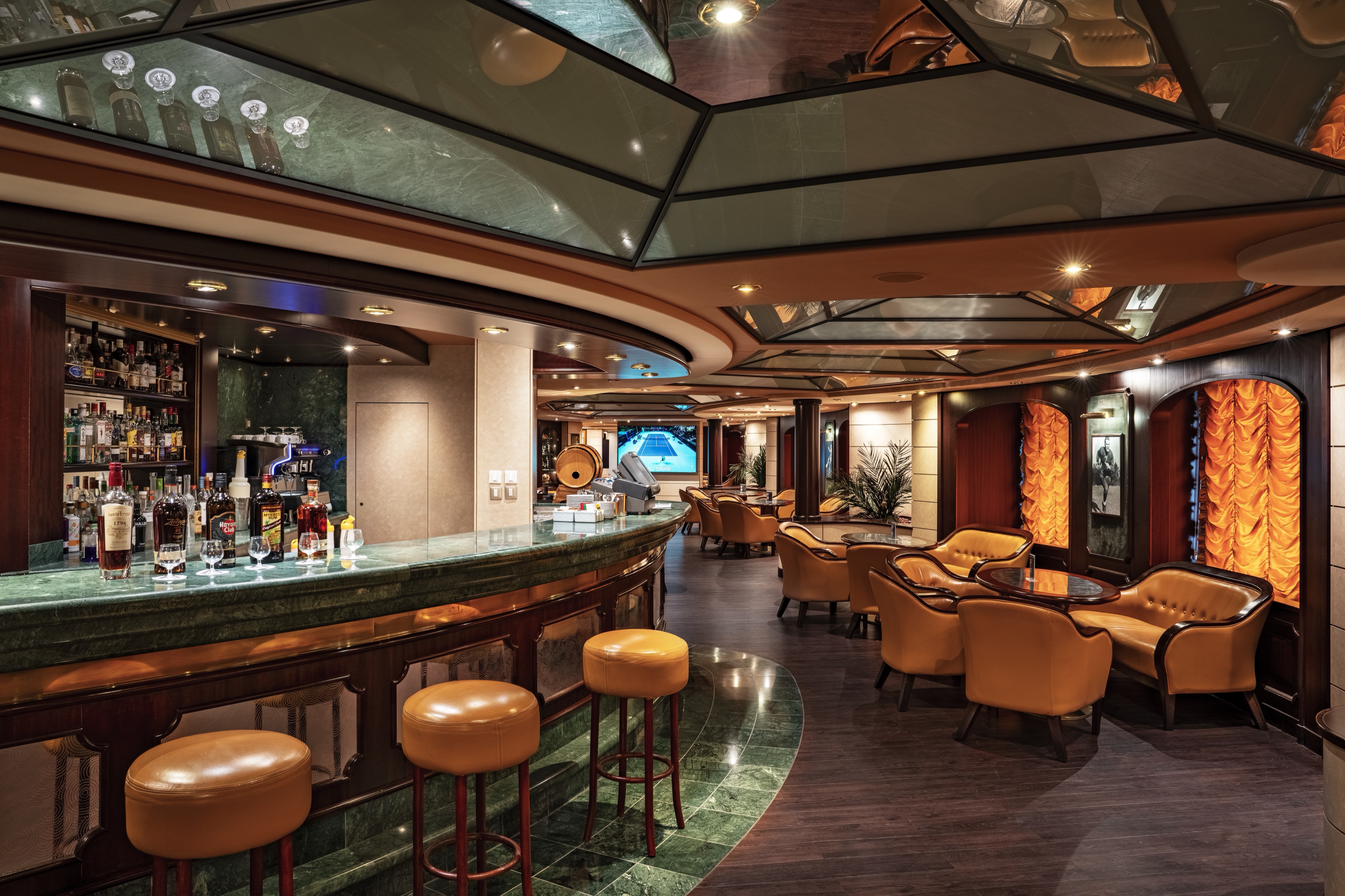 La Cantinella Lounge & Wine Bar