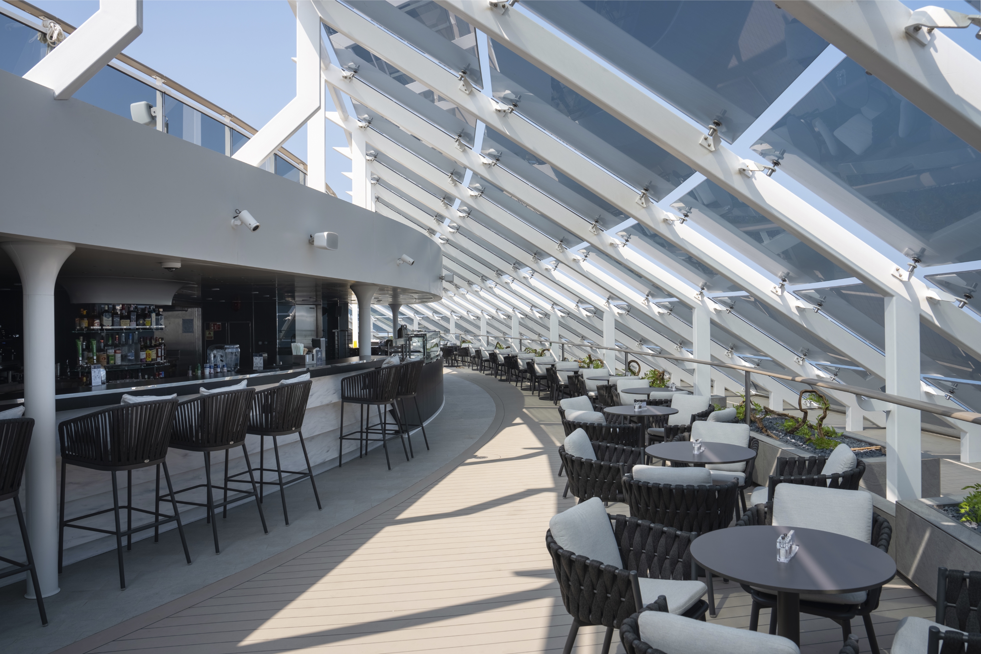 MSC World Europa: MSC Yacht Club Grill & Bar