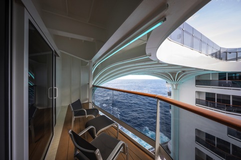 MSC Cruises MSC World America Junior Suite Aurea with Promenade and Ocean View ©MSC Rights, Ivan Sarfatti 1.jpg