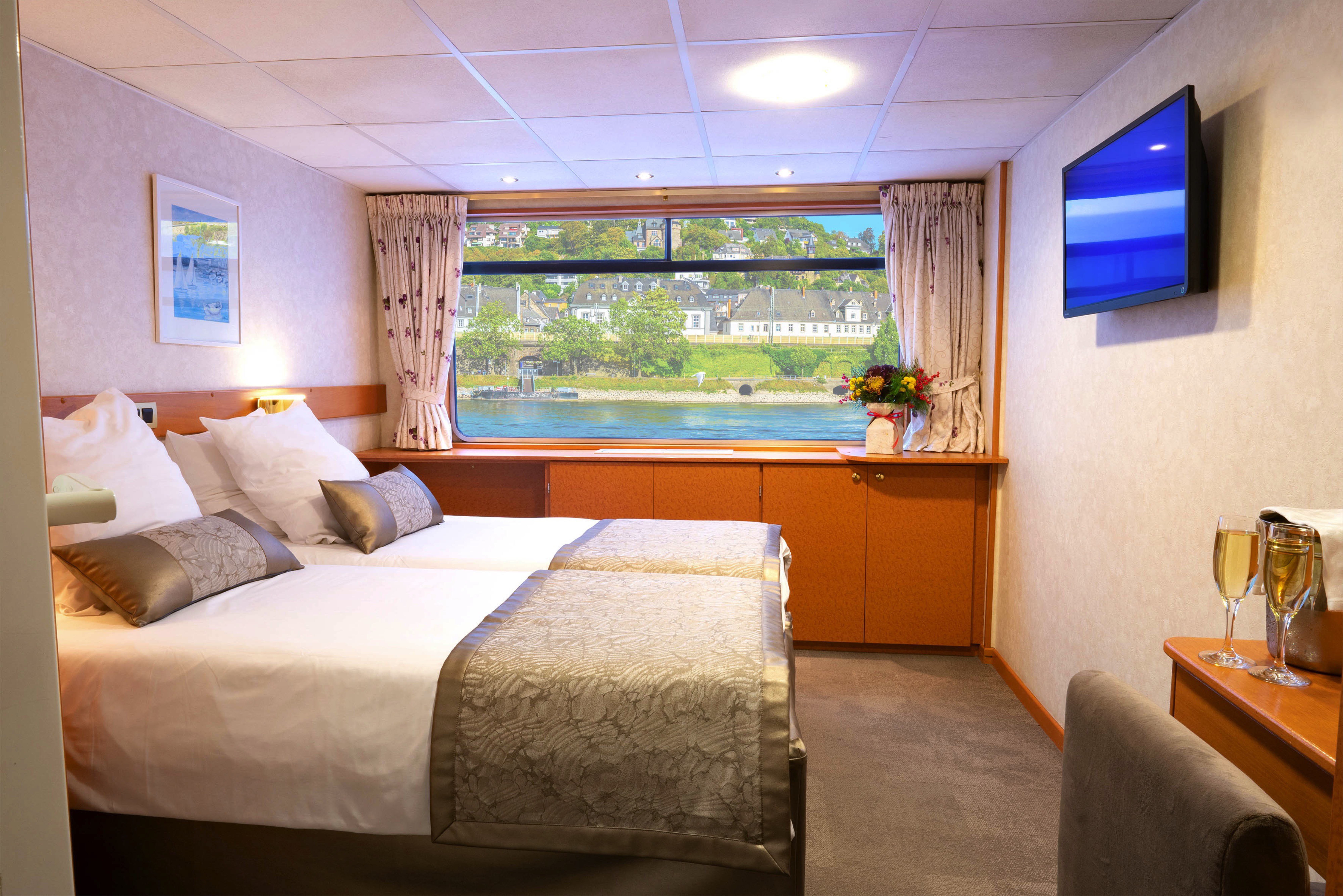 CroisiEurope MS Beethoven Middle Deck 2 Adjustable Twin Beds Cat A.jpg