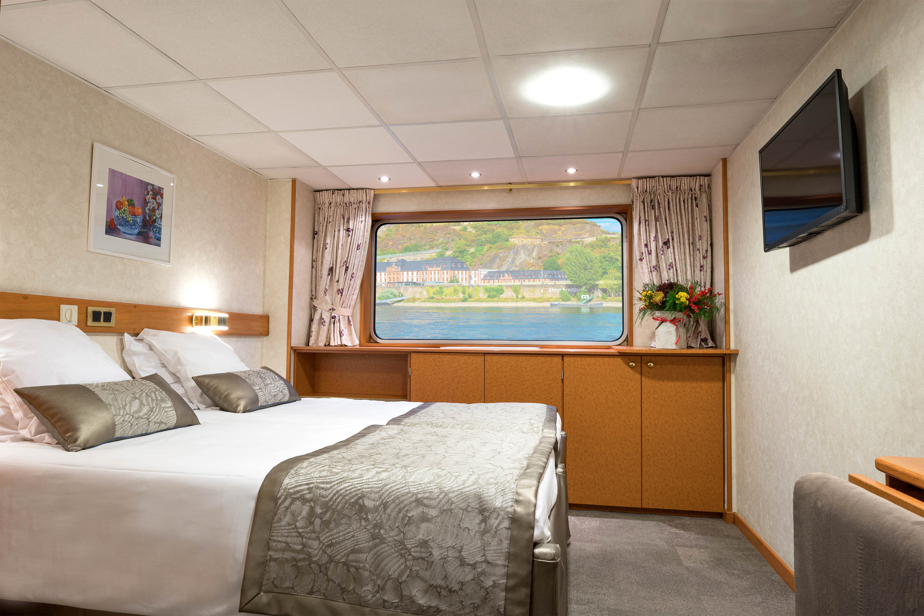 CroisiEurope MS Beethoven Main Deck 2 Adjustable Twin Beds.jpg
