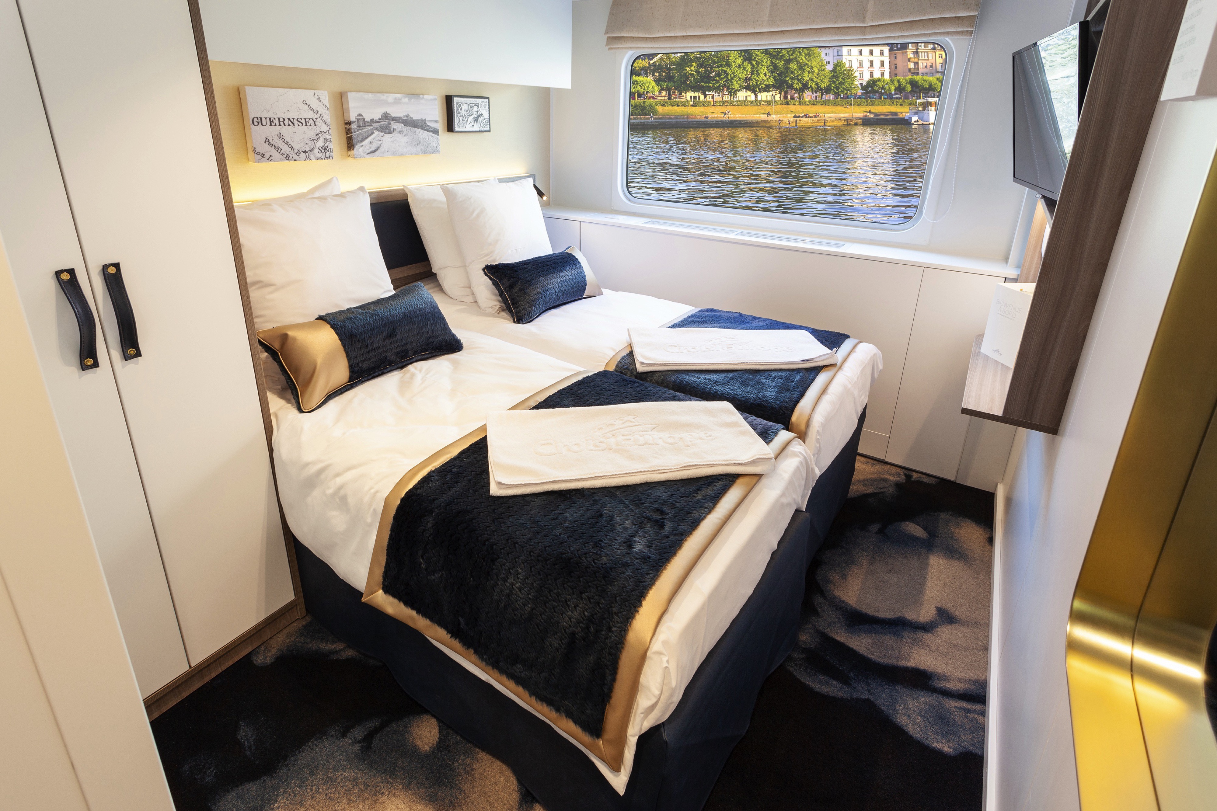 CroisiEurope MS Victor Hugo CAT A-C adjustable twin Cabin ©David Bleuset.jpg