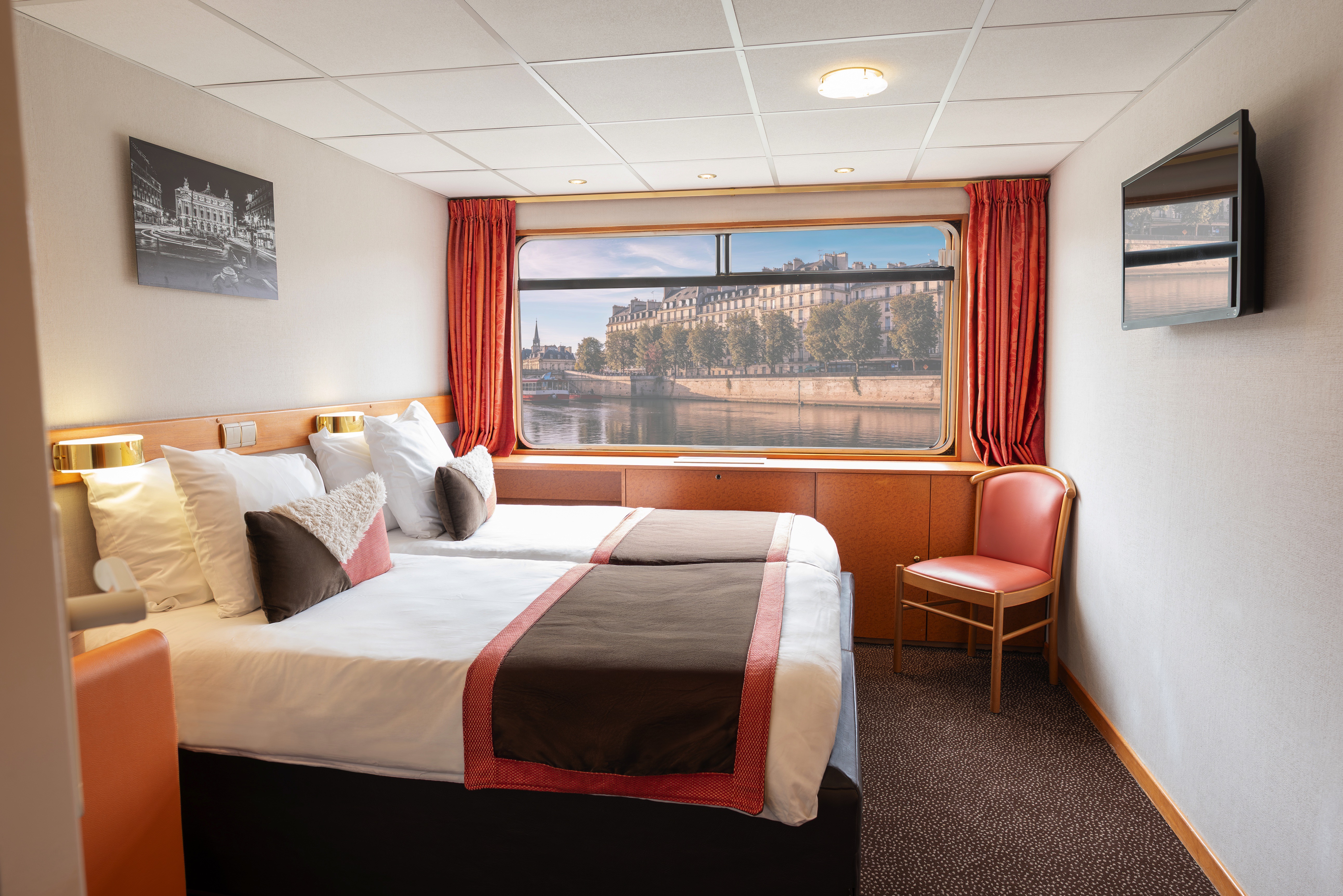 CroisiEurope MS Seine Princess Upper Deck 2 Adjustable Twin Beds ©Robin Clouet.jpg