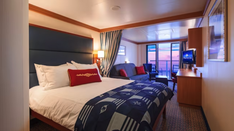 Disney Cruise Line, Disney Dream, Deluxe Family Oceanview Stateroom.png