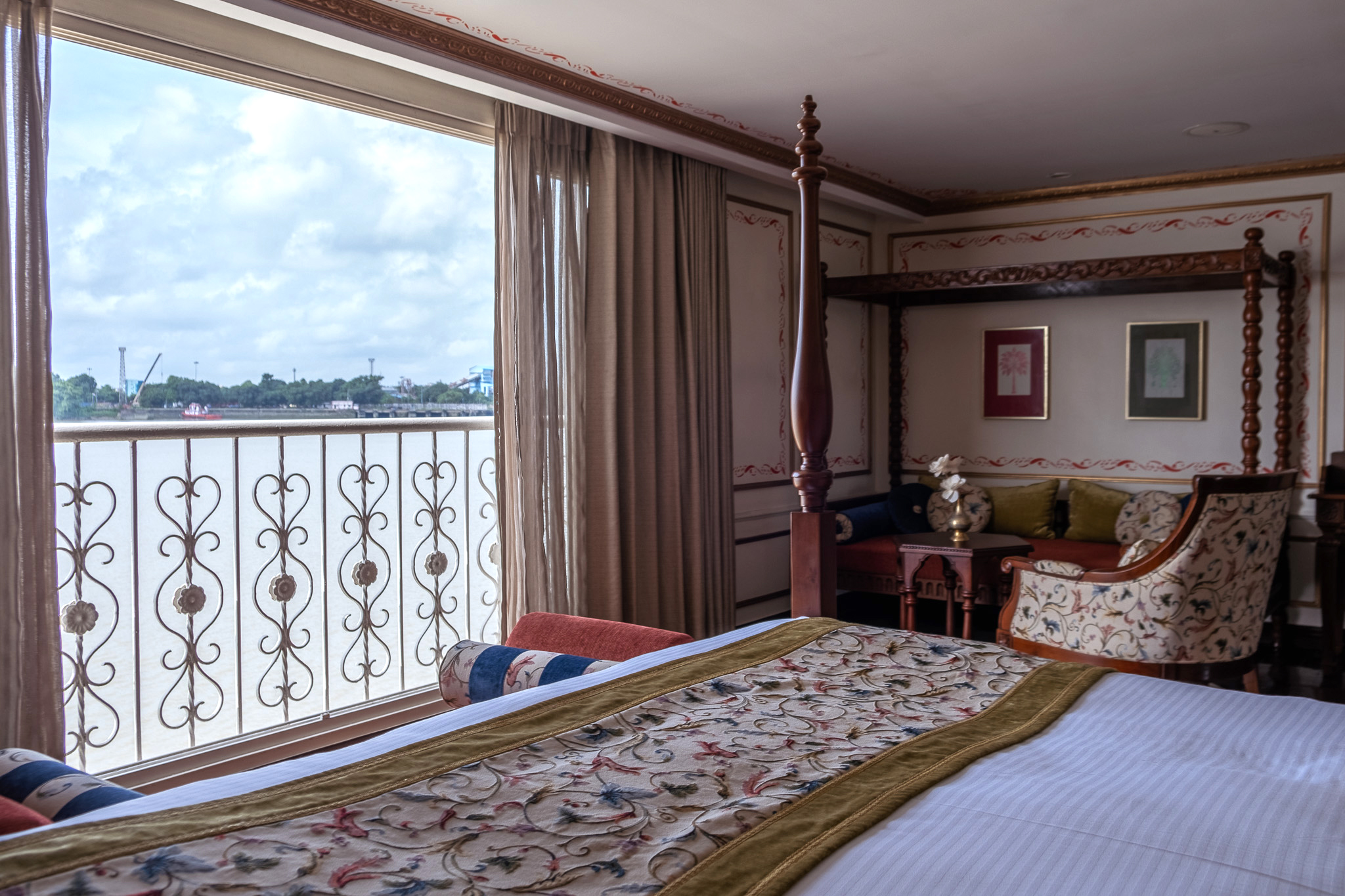 APT Guided Tours & River Cruises Ganges Voyager Viceroy Suite ©APT Guided Tours & River Cruises.jpg