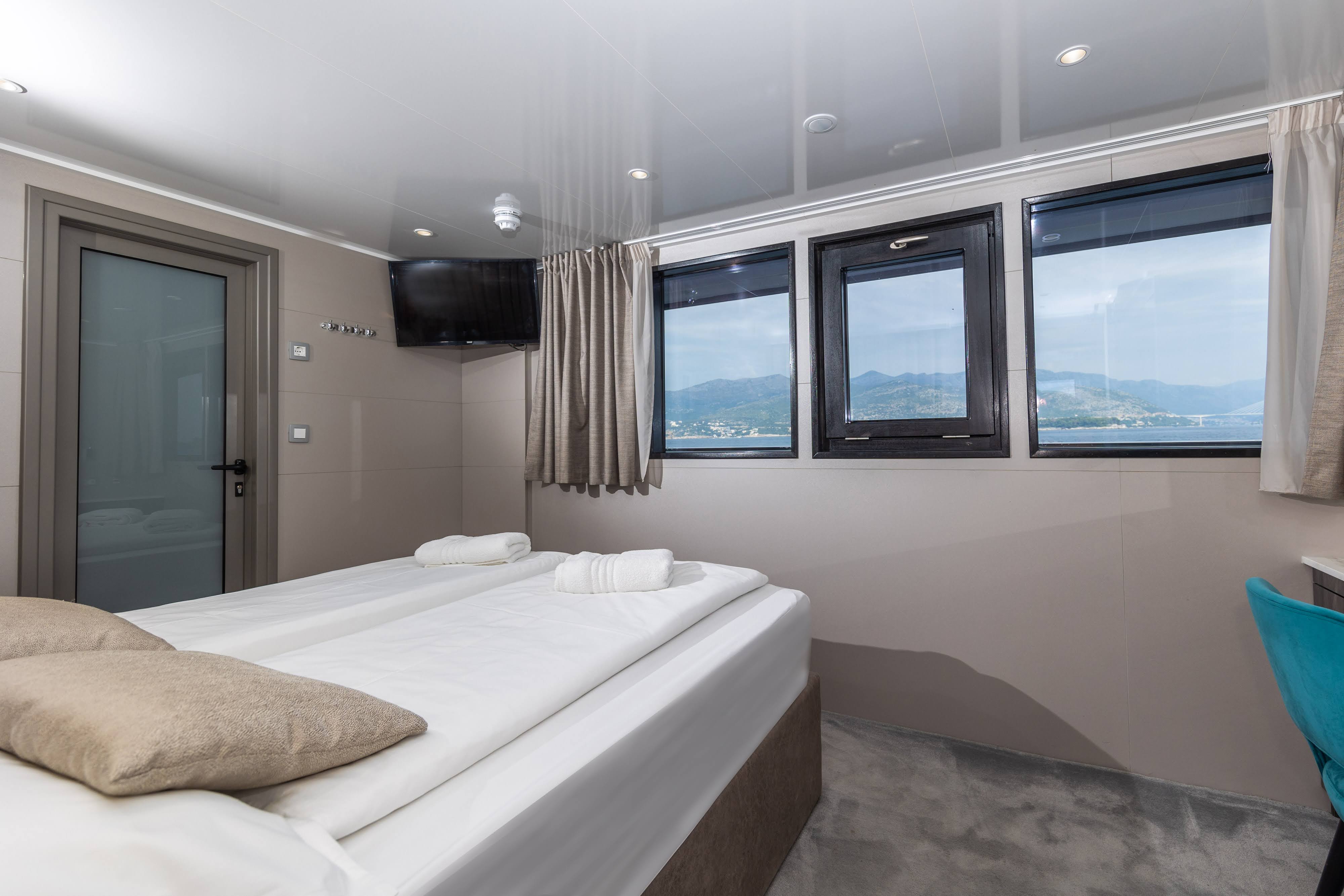 Picture Window Cabin - Double Only