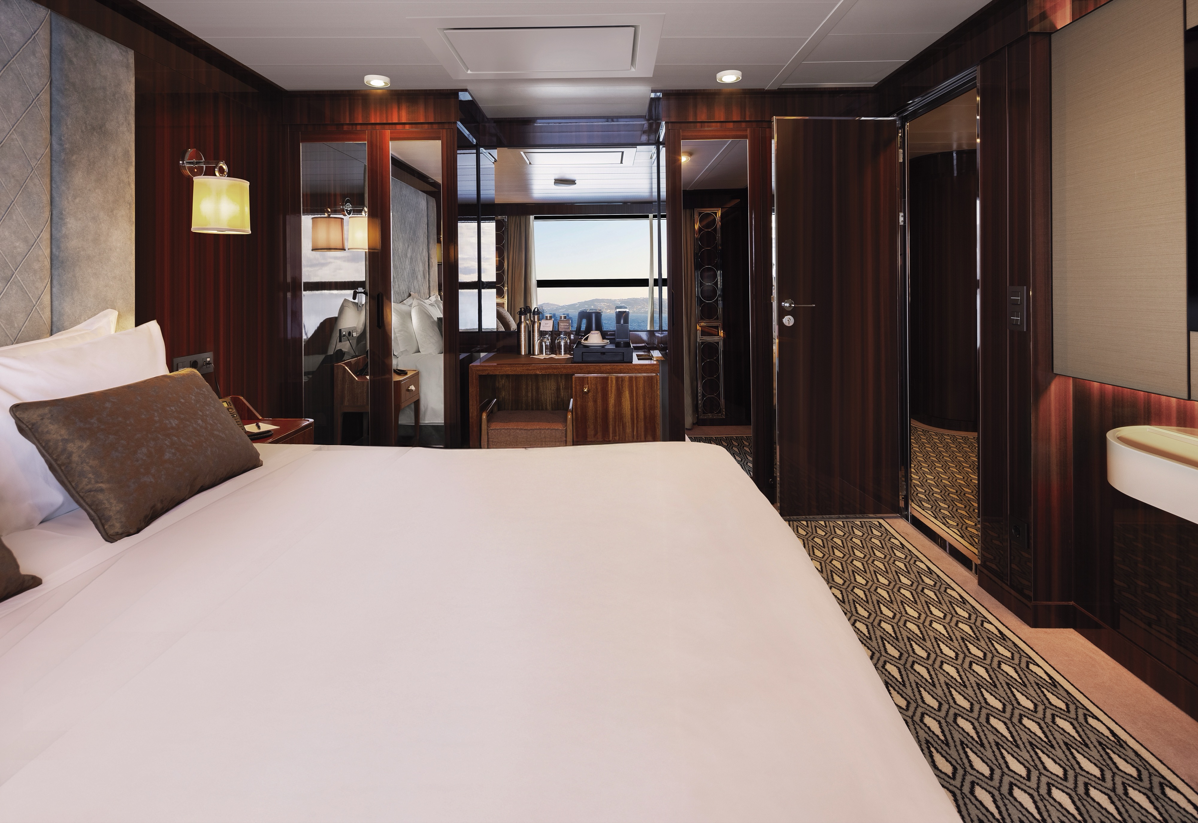 Horizon Deluxe Stateroom
