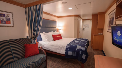Disney Cruise Line, Disney Dream, Deluxe Oceanview Stateroom.png