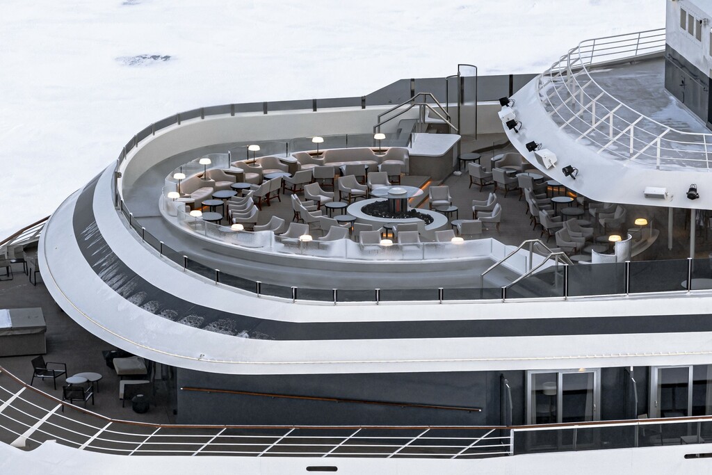 Inneq (the fire) - Open-air bar