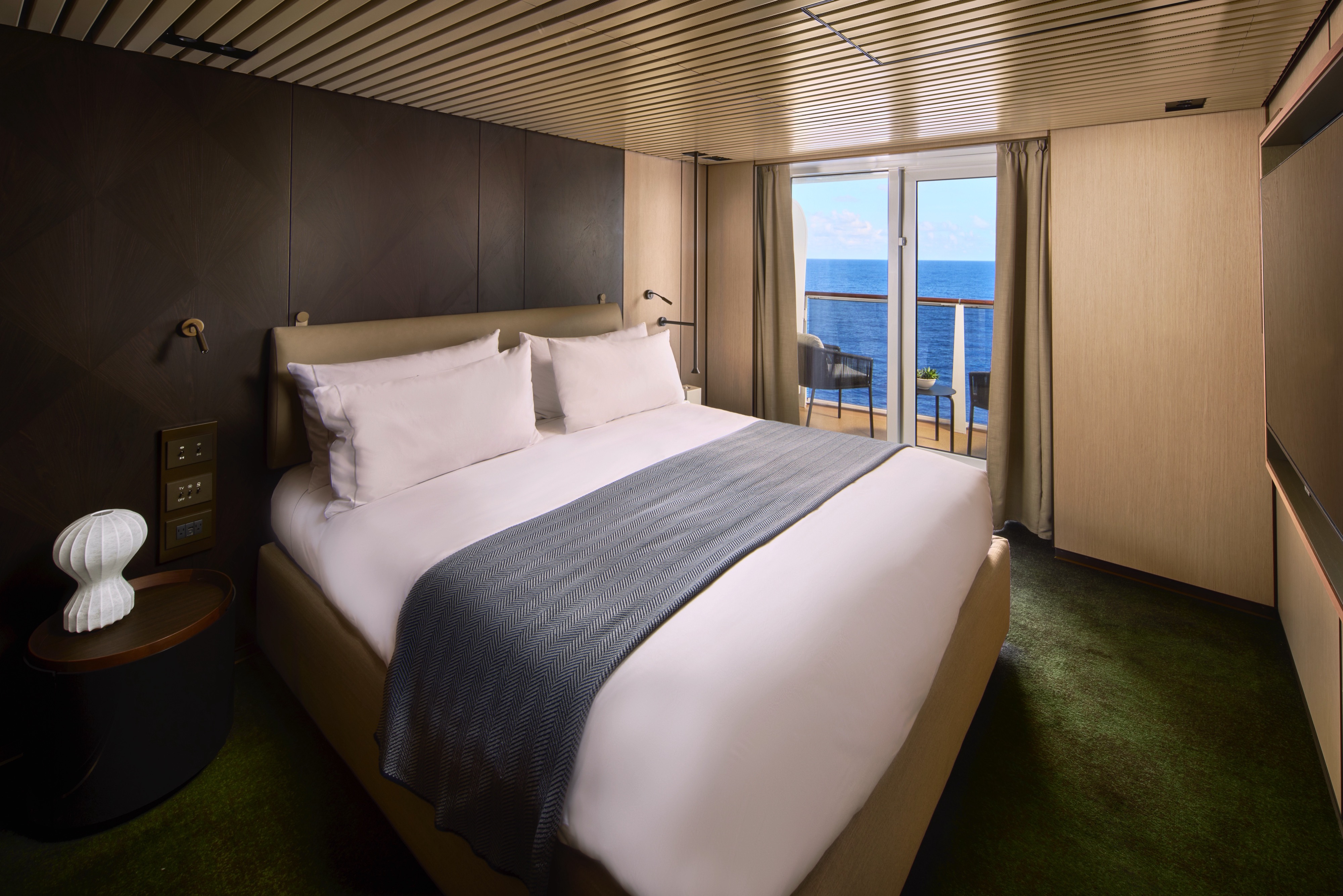 The Haven Deluxe Owner's Suite with Large Balcony