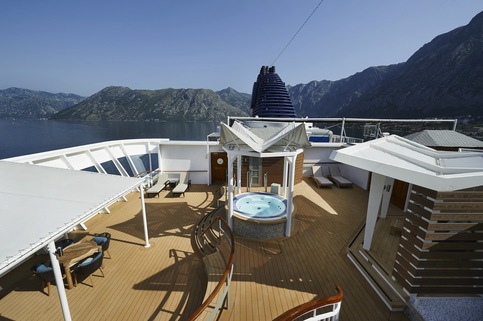 NCL Norwegian Dawn 3-Bedroom Garden Villa 4.jpeg