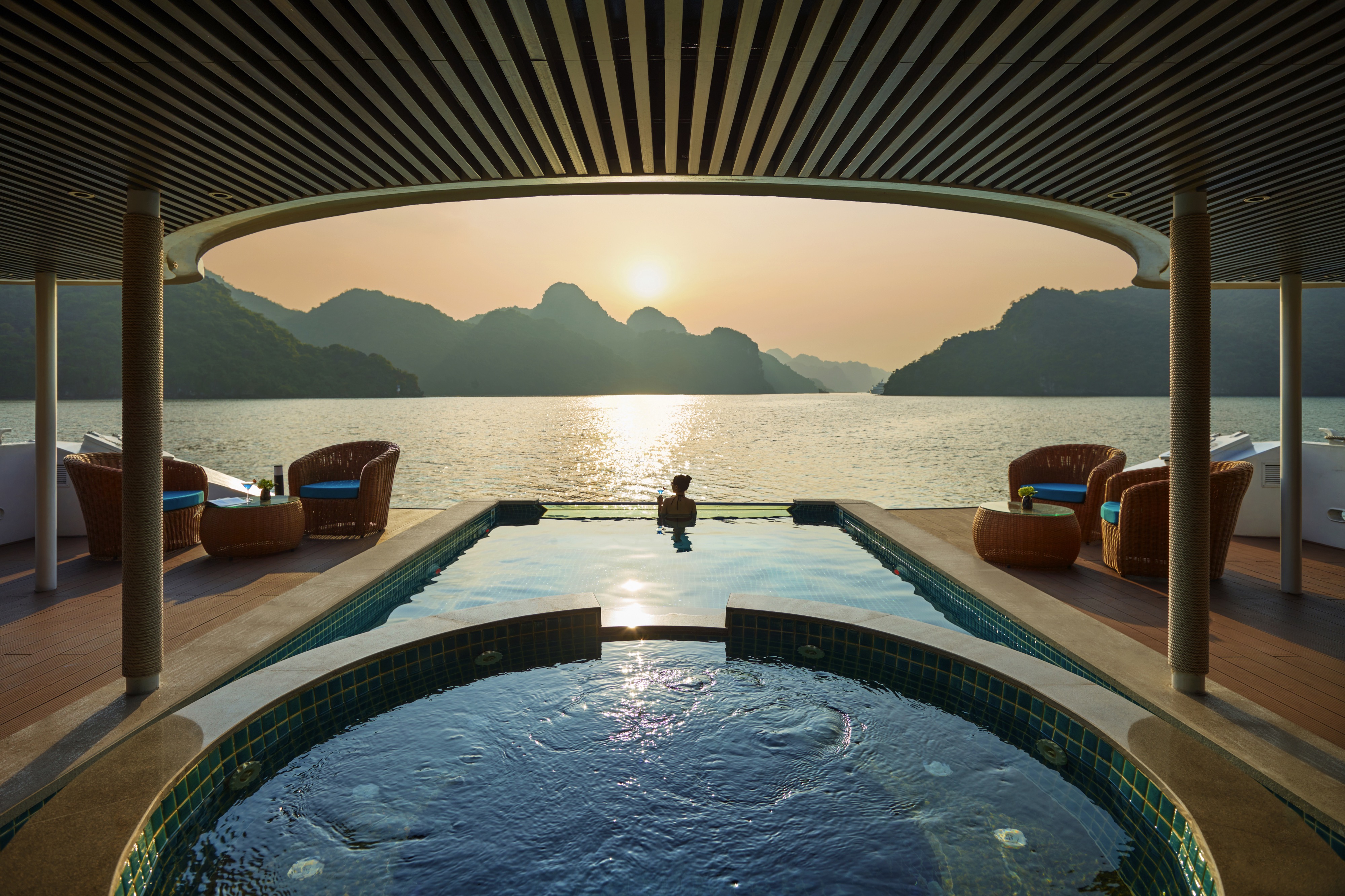 Oasis Pool and Jacuzzi