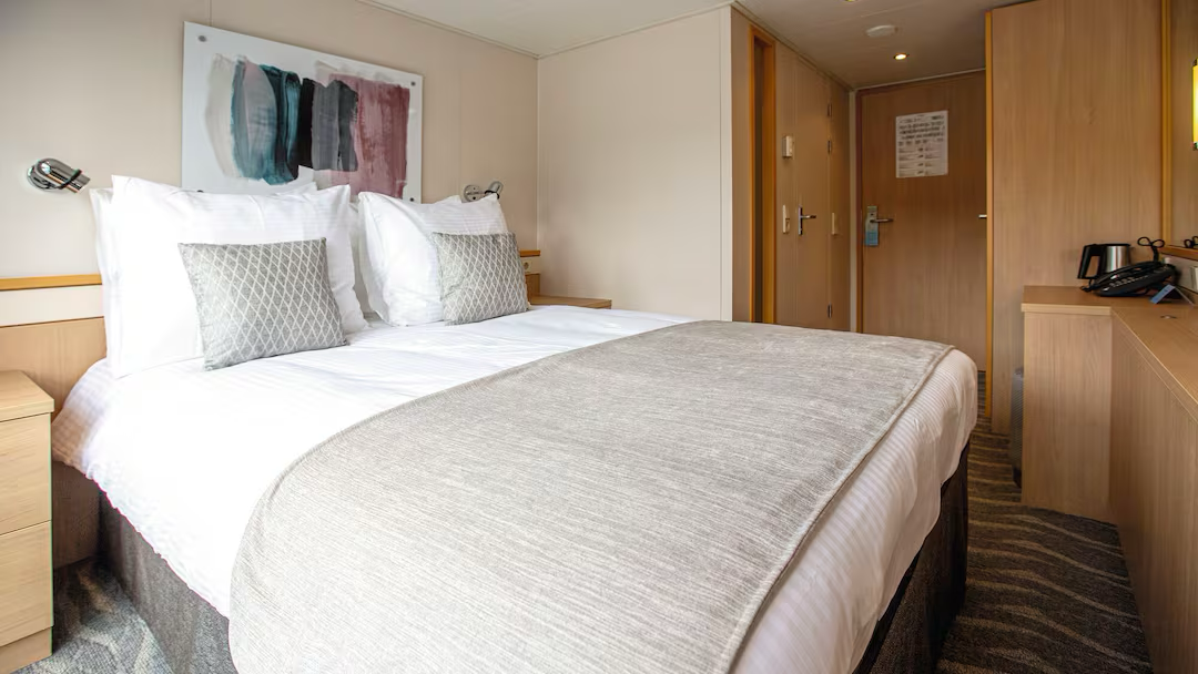 TUI River Cruises TUI Maya Deck 2 Standard Cabin Bedroom ©TUI River Cruises.png