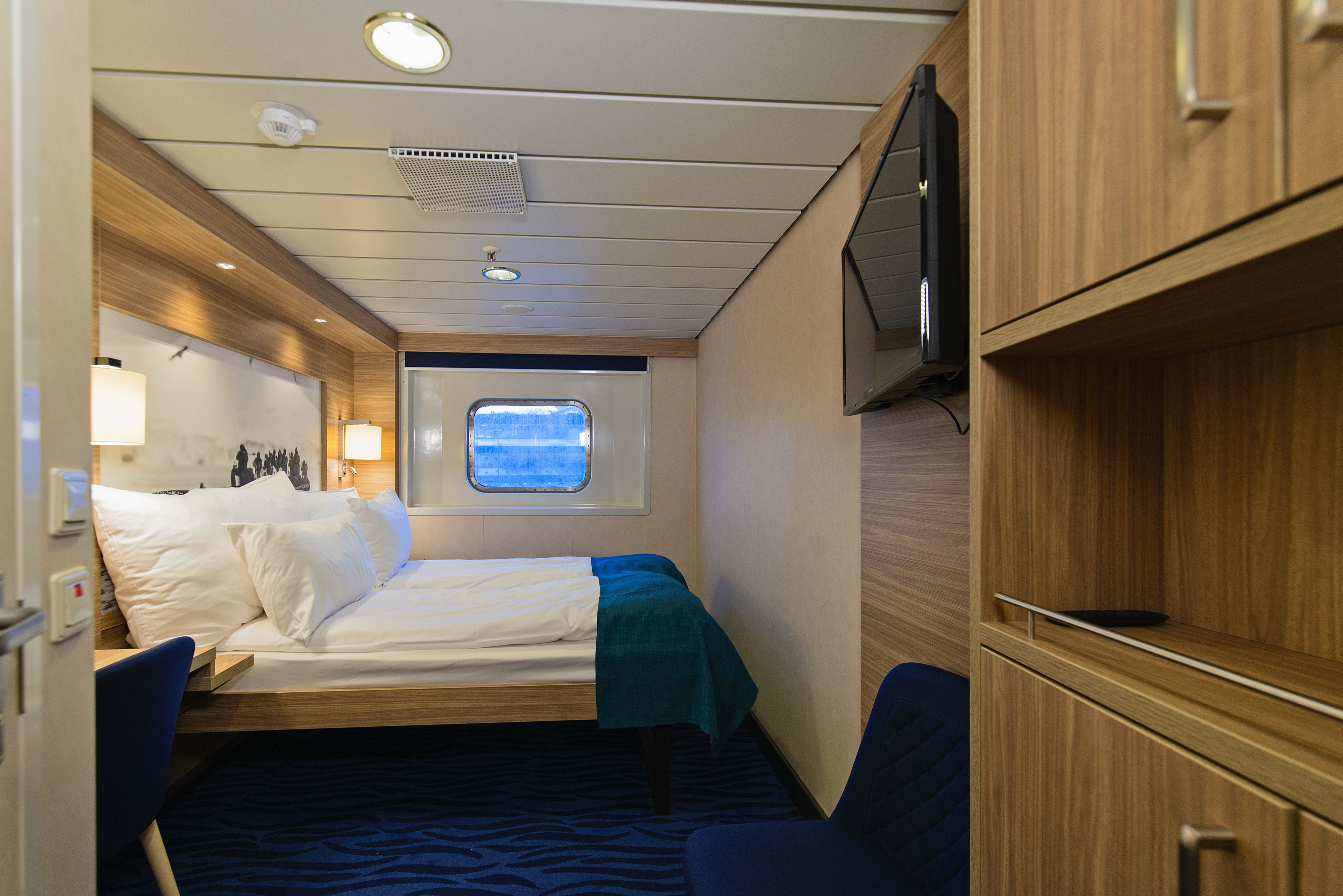 Hurtigruten MS Nordlys Arctic Superior USD ©Agurtxane Concellon Hurtigruten 1.jpg