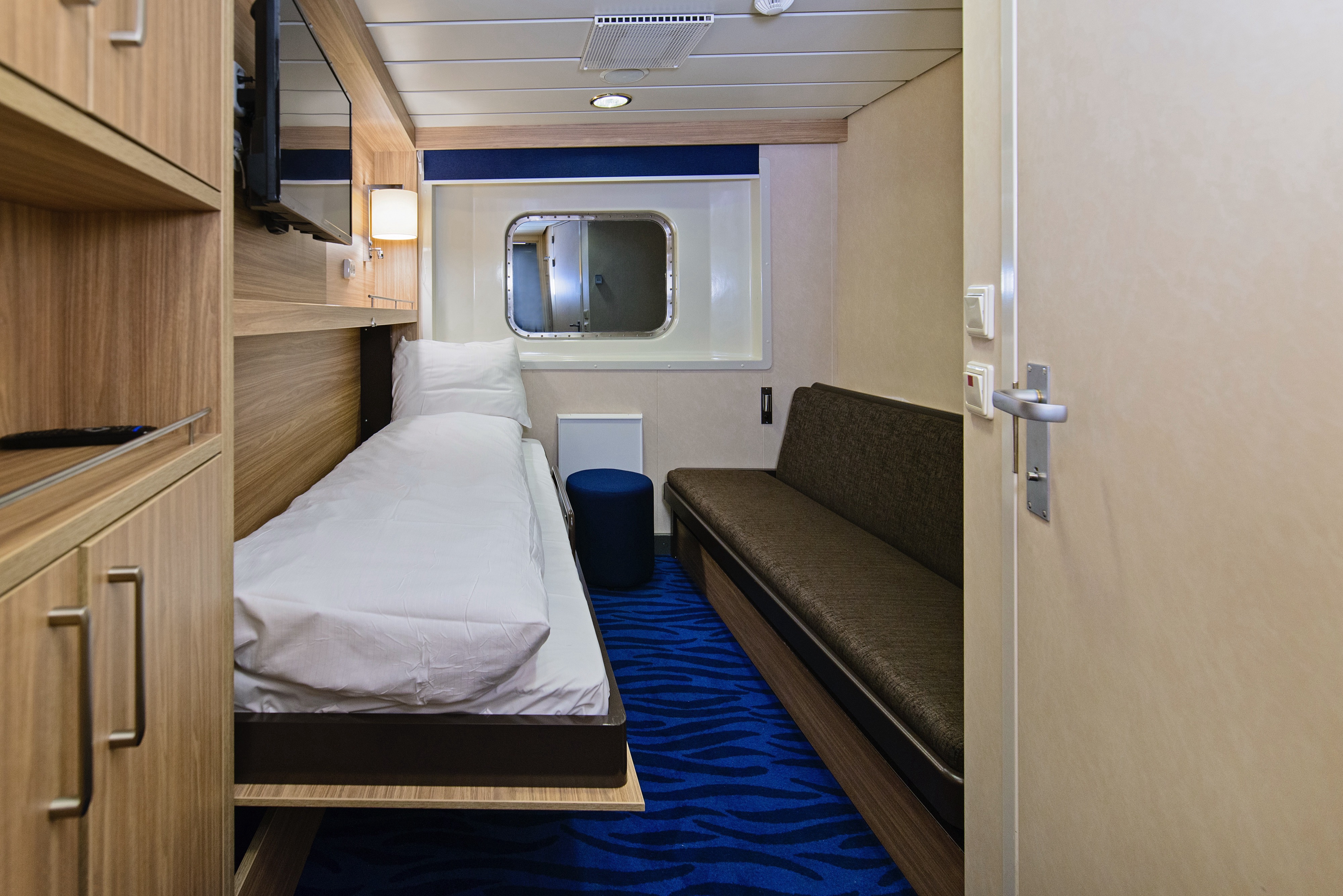 Arctic Superior | Twin on promenade deck with window