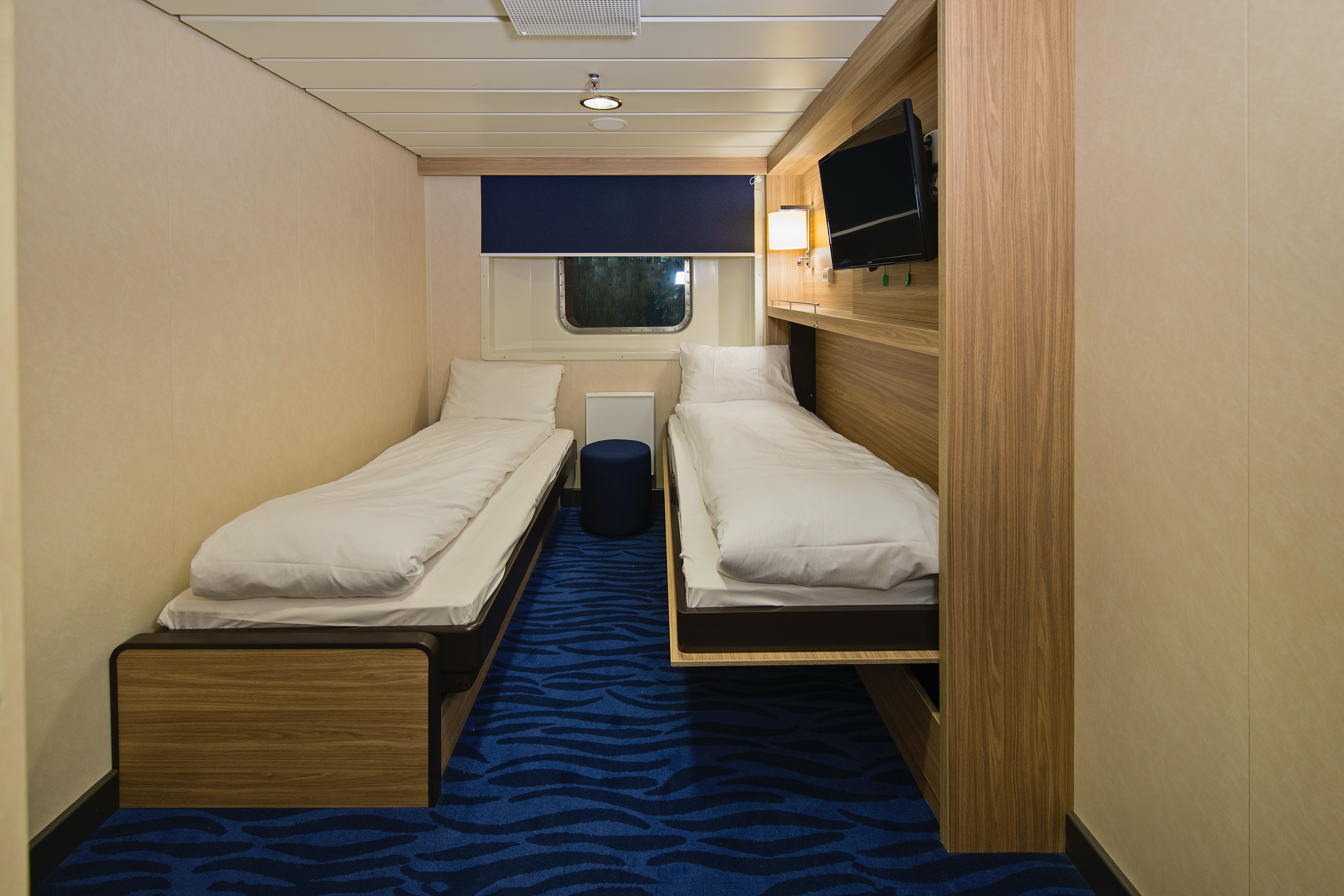 Arctic Superior | Twin on promenade deck with window