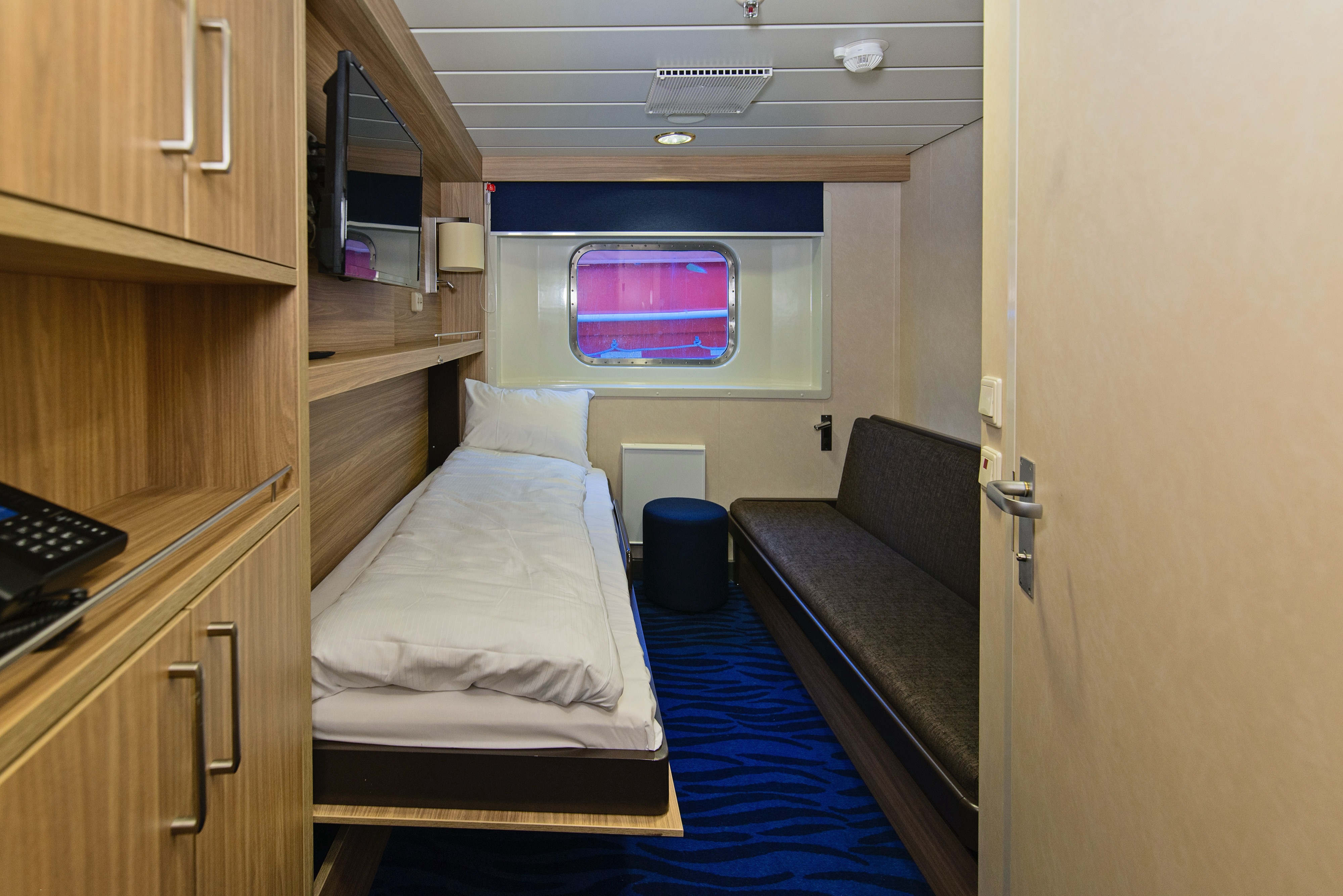 Polar Outside | Twin on middle or upper deck with window (restricted view)