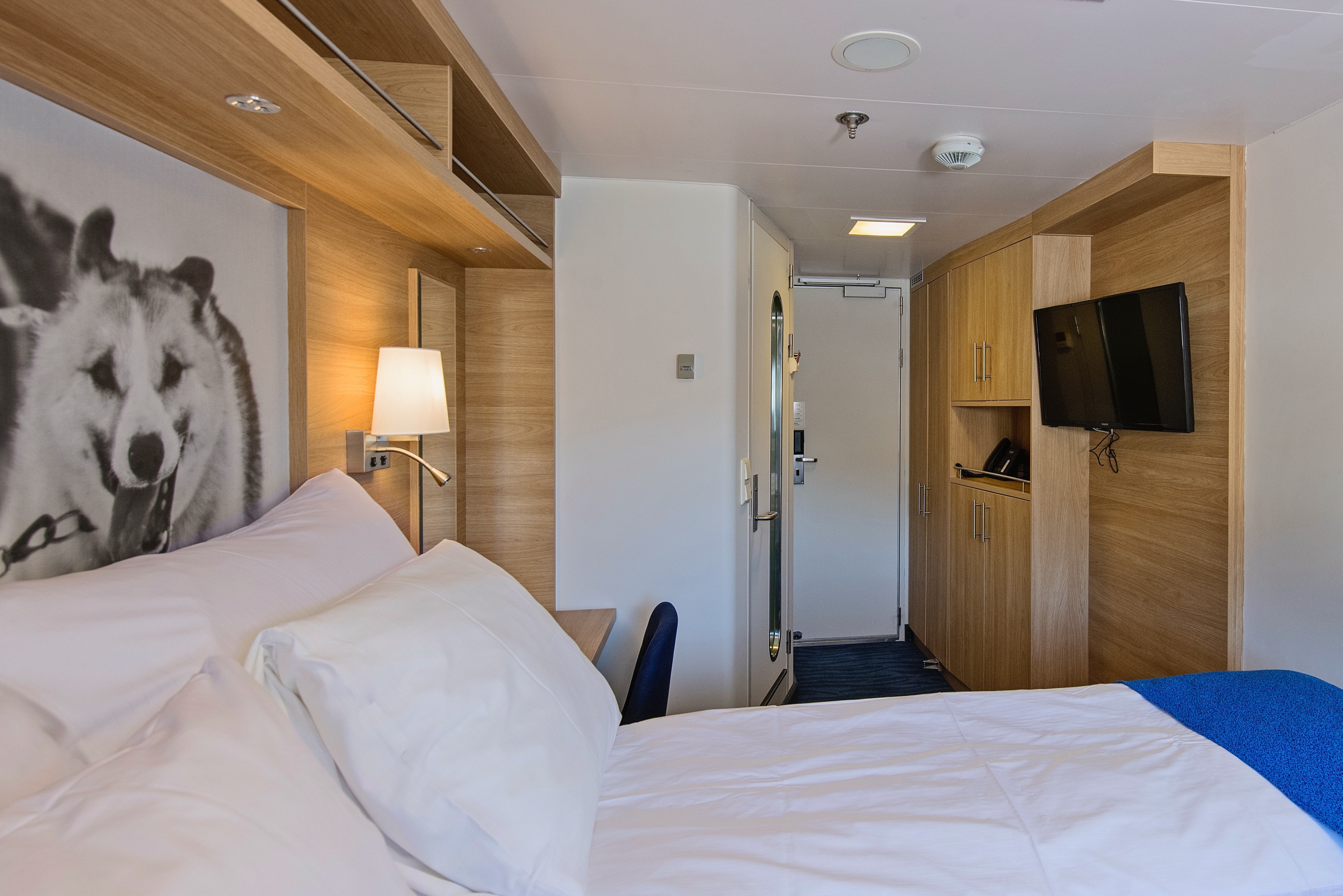 Polar Outside | Double on middle or upper deck with window (restricted view)