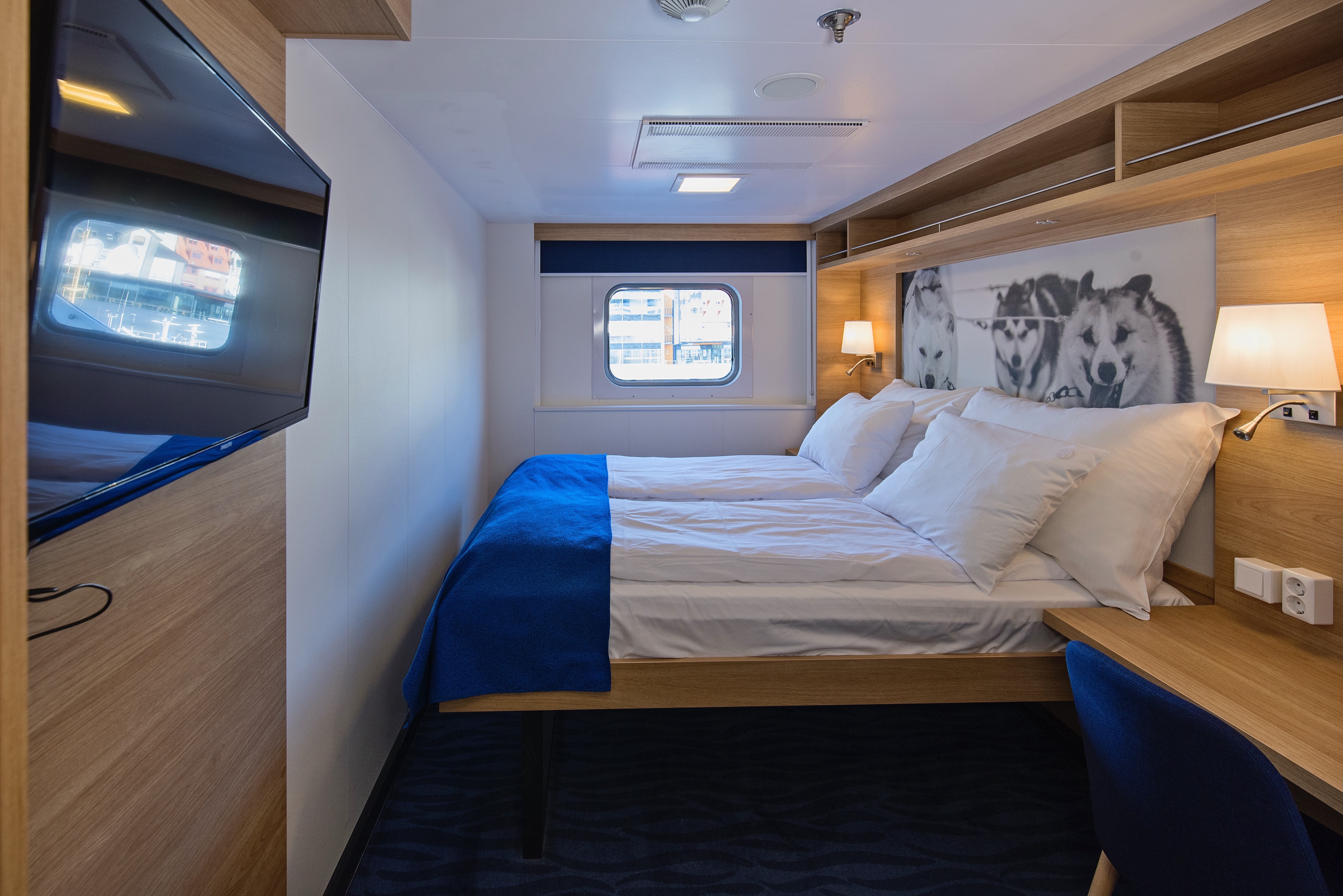 Polar Outside | Double on middle or upper deck with window (restricted view)