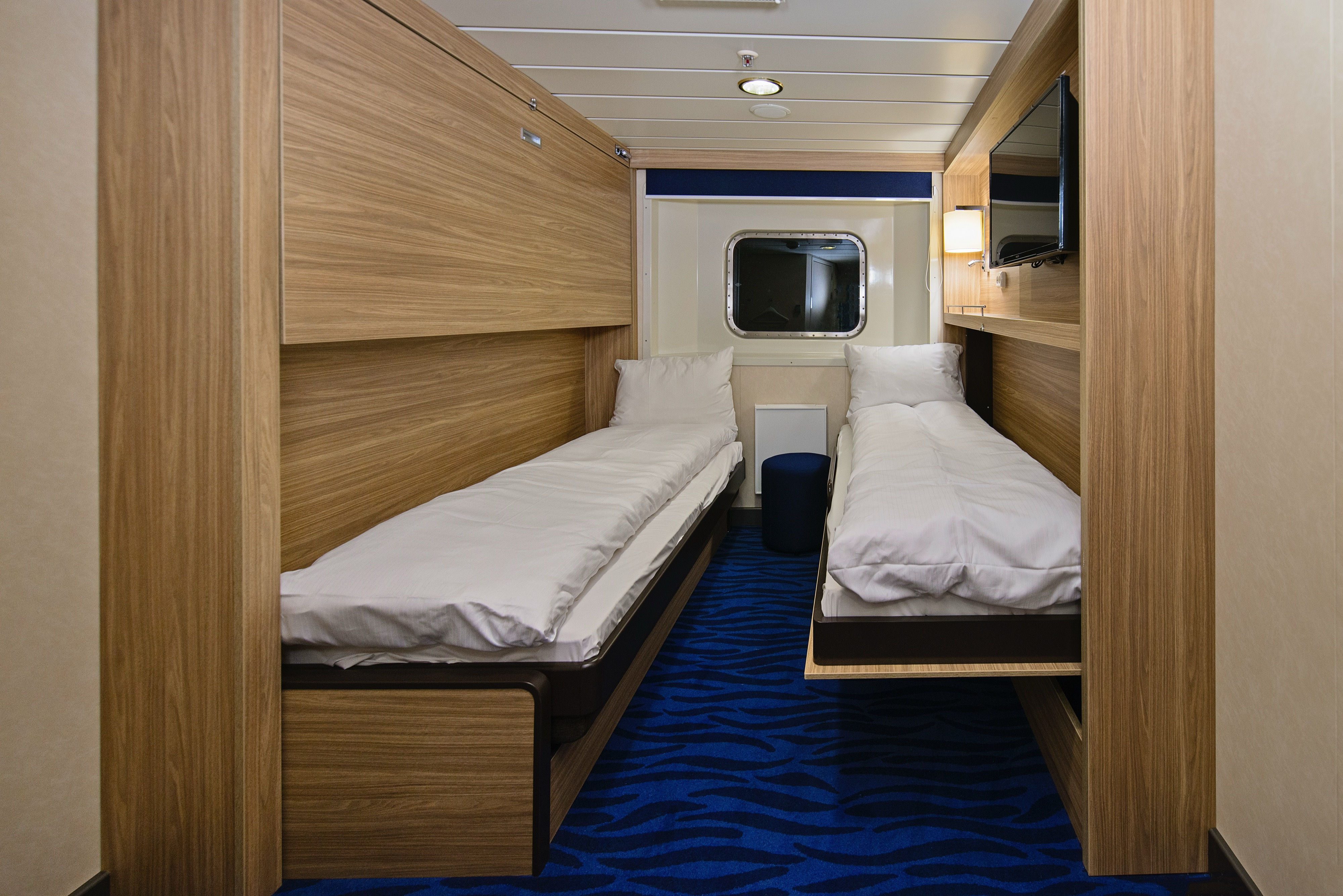 Polar Outside | Twin on promenade deck with window