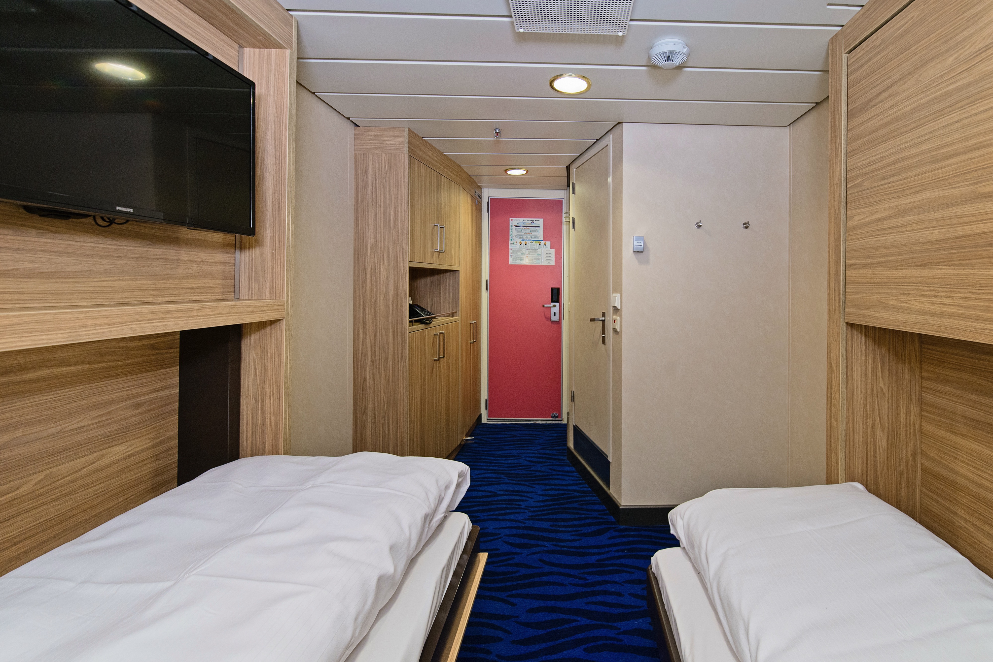 Polar Outside | Twin on promenade deck with window
