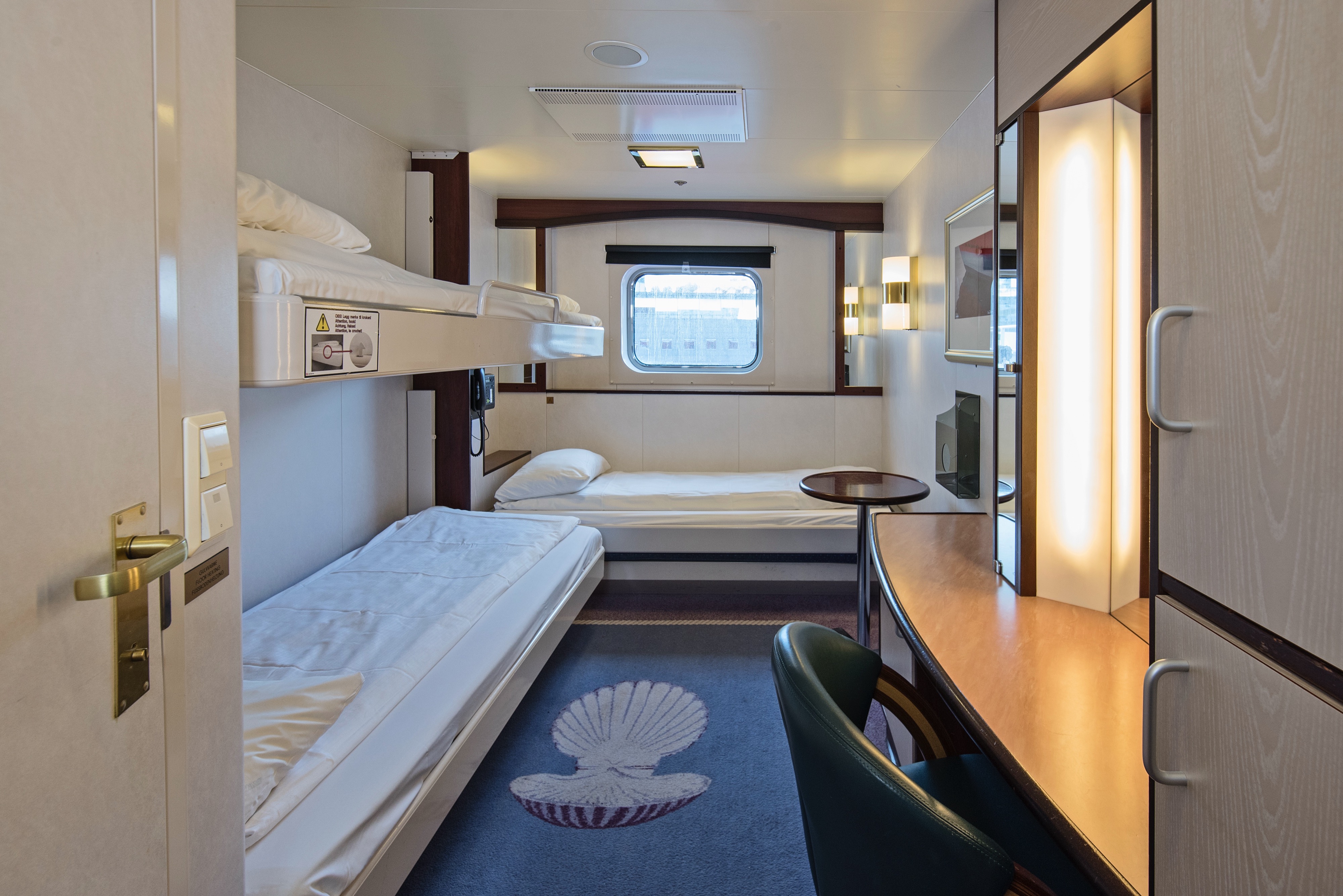 Polar Outside | Twin bunk beds on middle deck with window