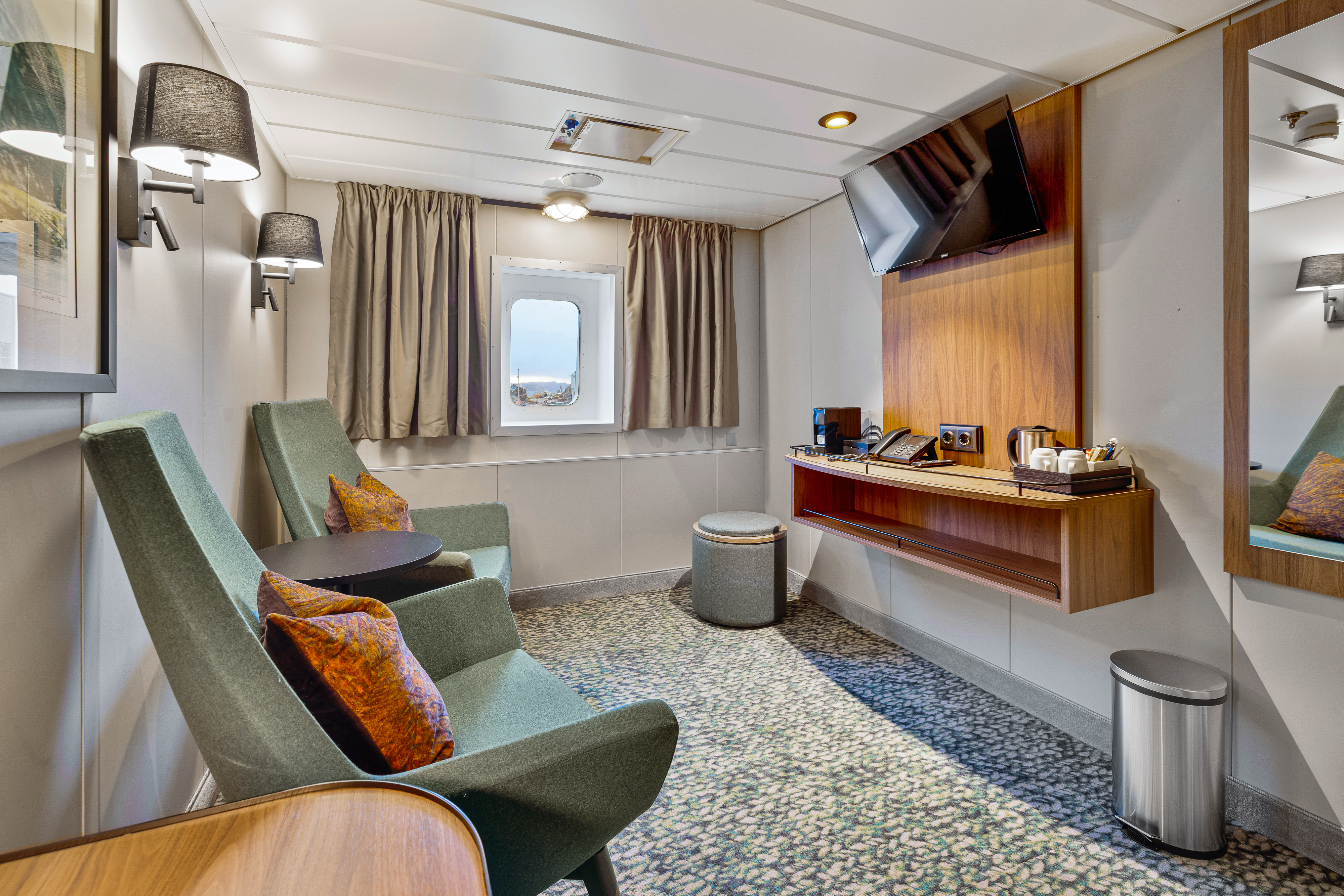 Expedition Suite | Mini suite on upper deck