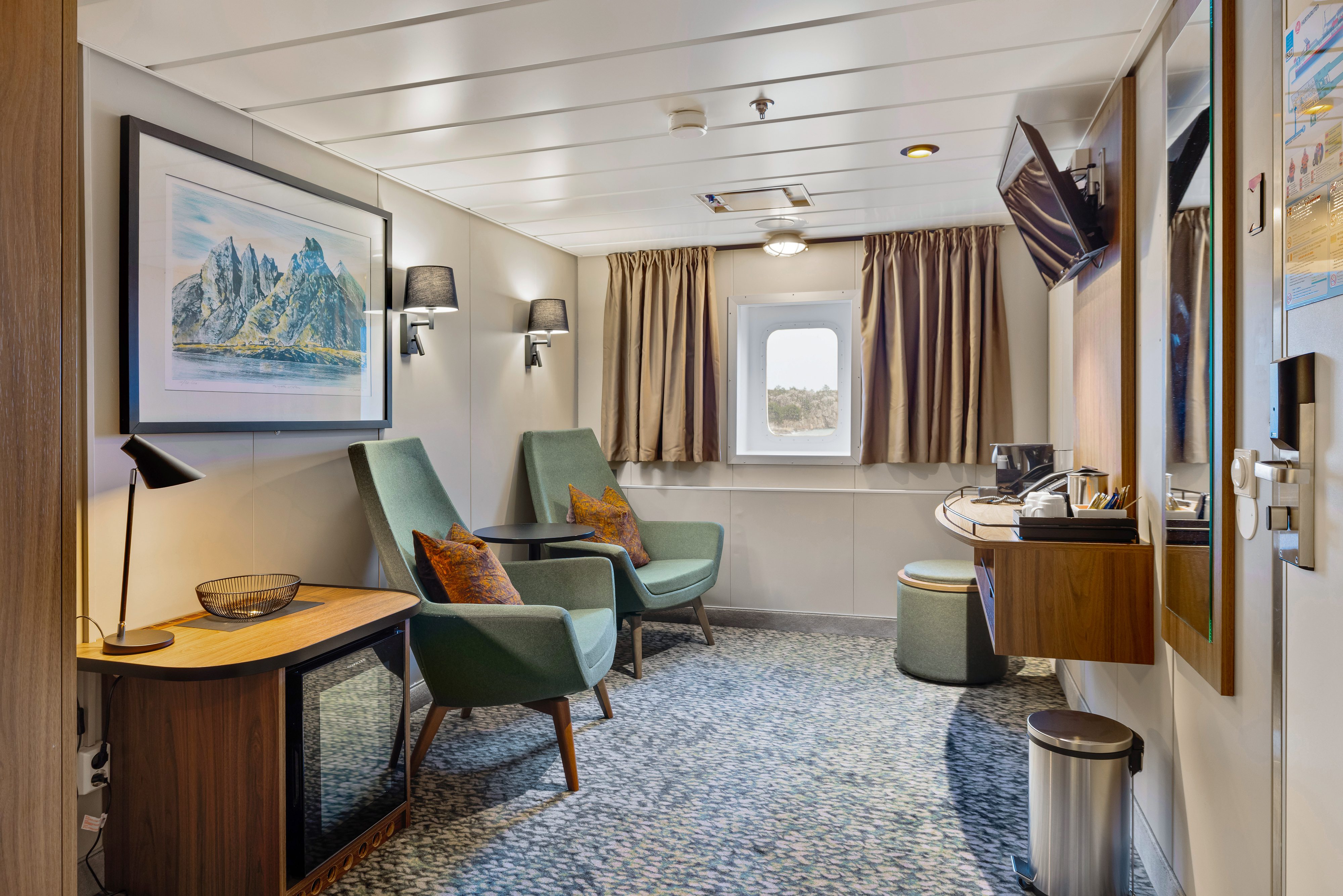 Expedition Suite | Mini suite on upper deck