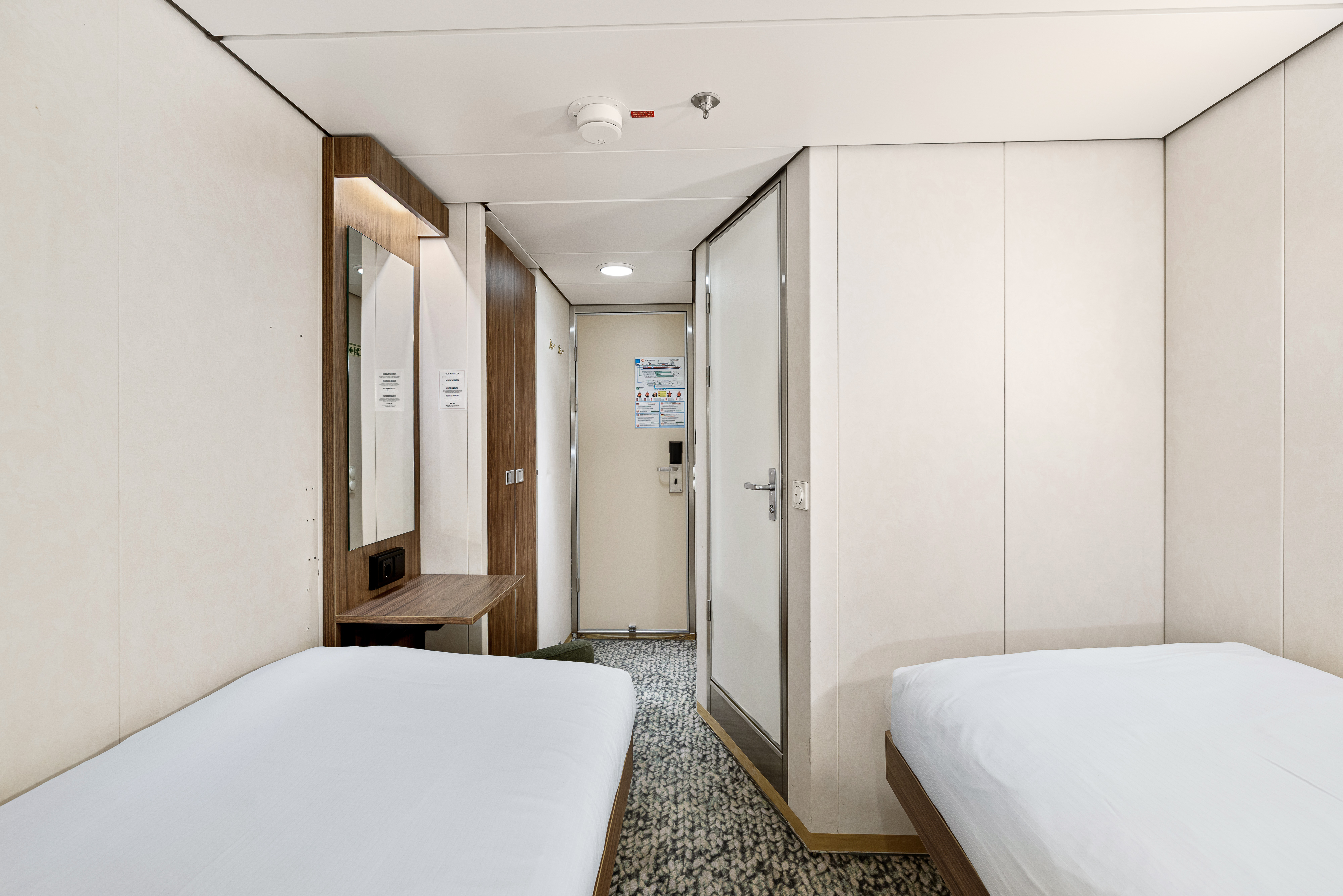 Polar Outside | Twin on lower or upper deck with window (restricted view)