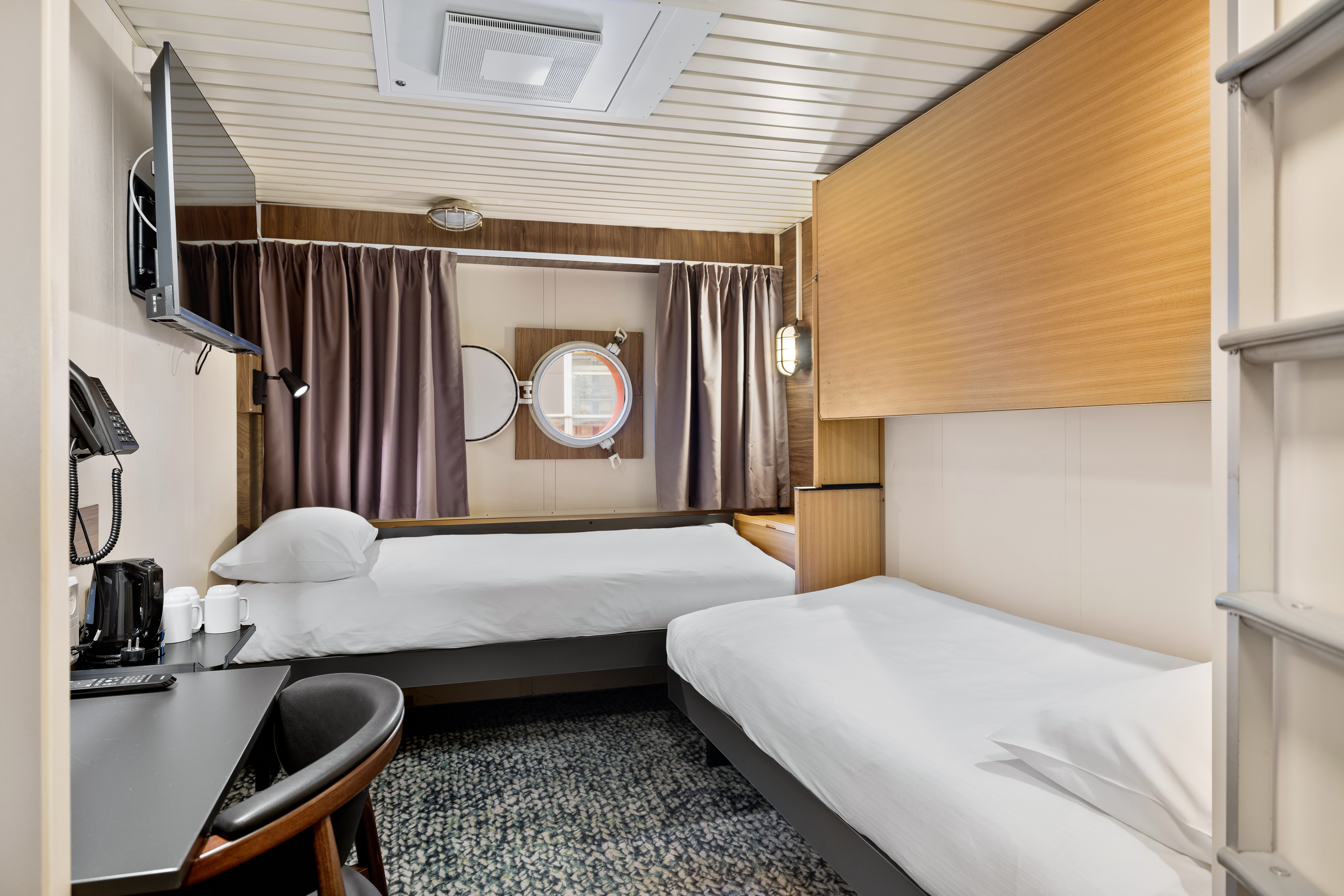 Polar Outside | Triple on lower deck with porthole