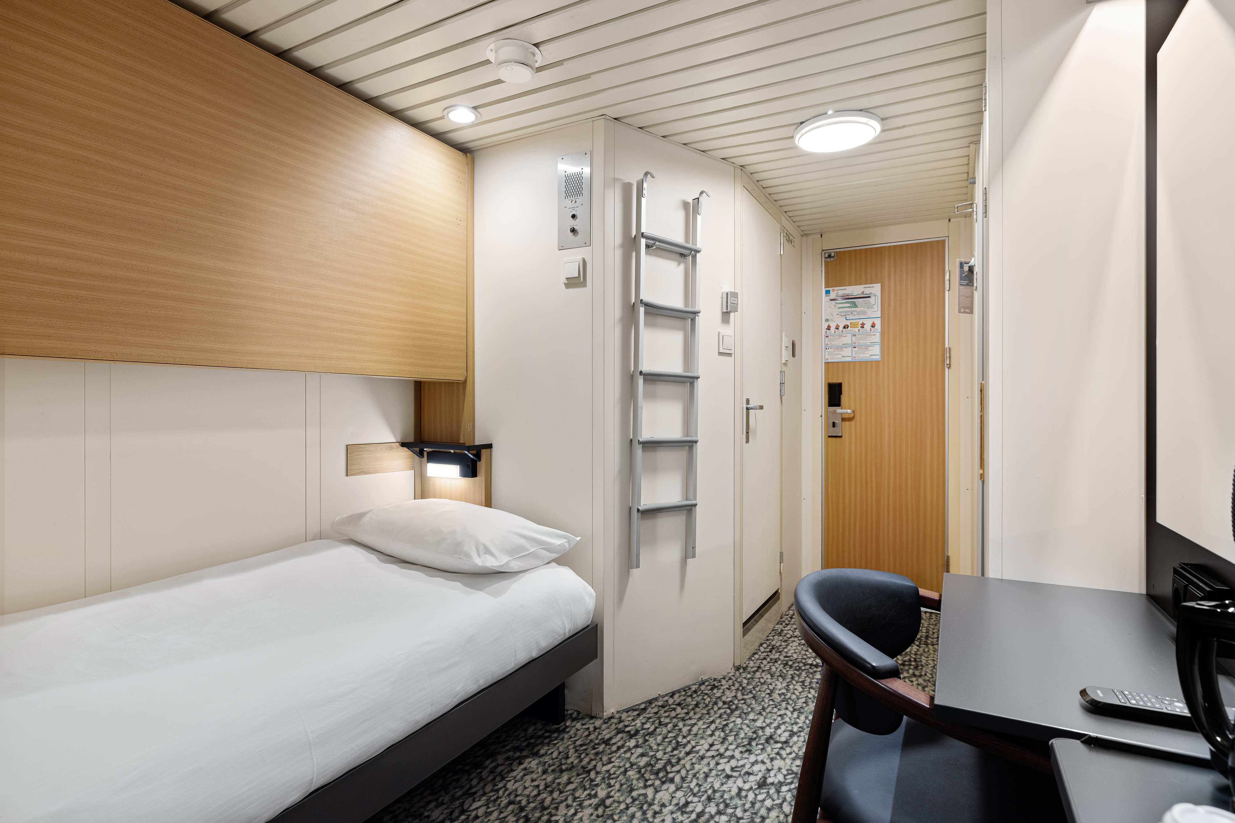 Polar Outside | Triple on lower deck with porthole