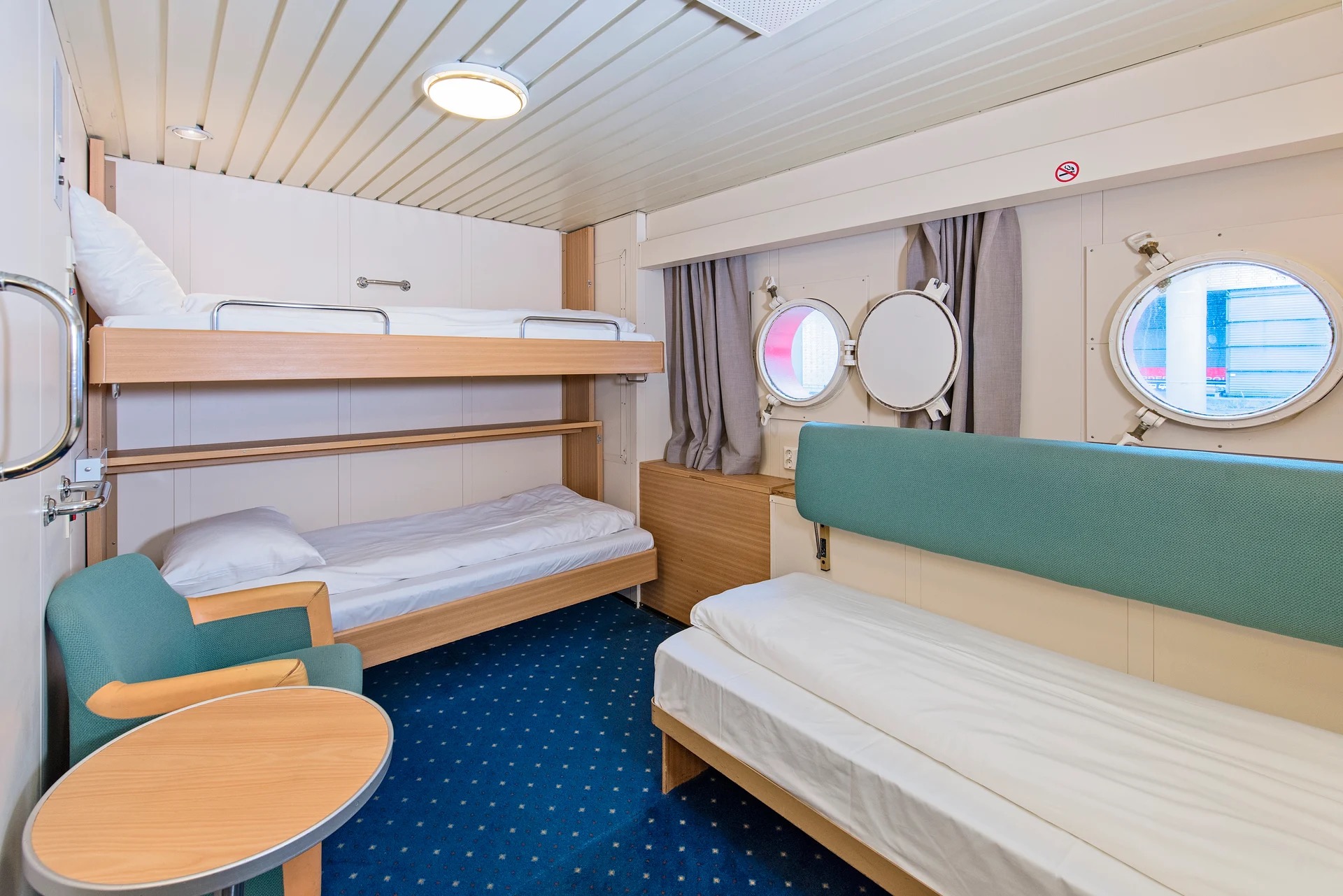 Polar Outside | Accessible cabin on lower deck with window