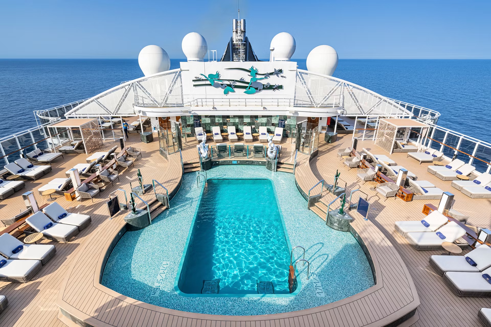 MSC Magnifica: MSC Yacht Club Sundeck & Pool