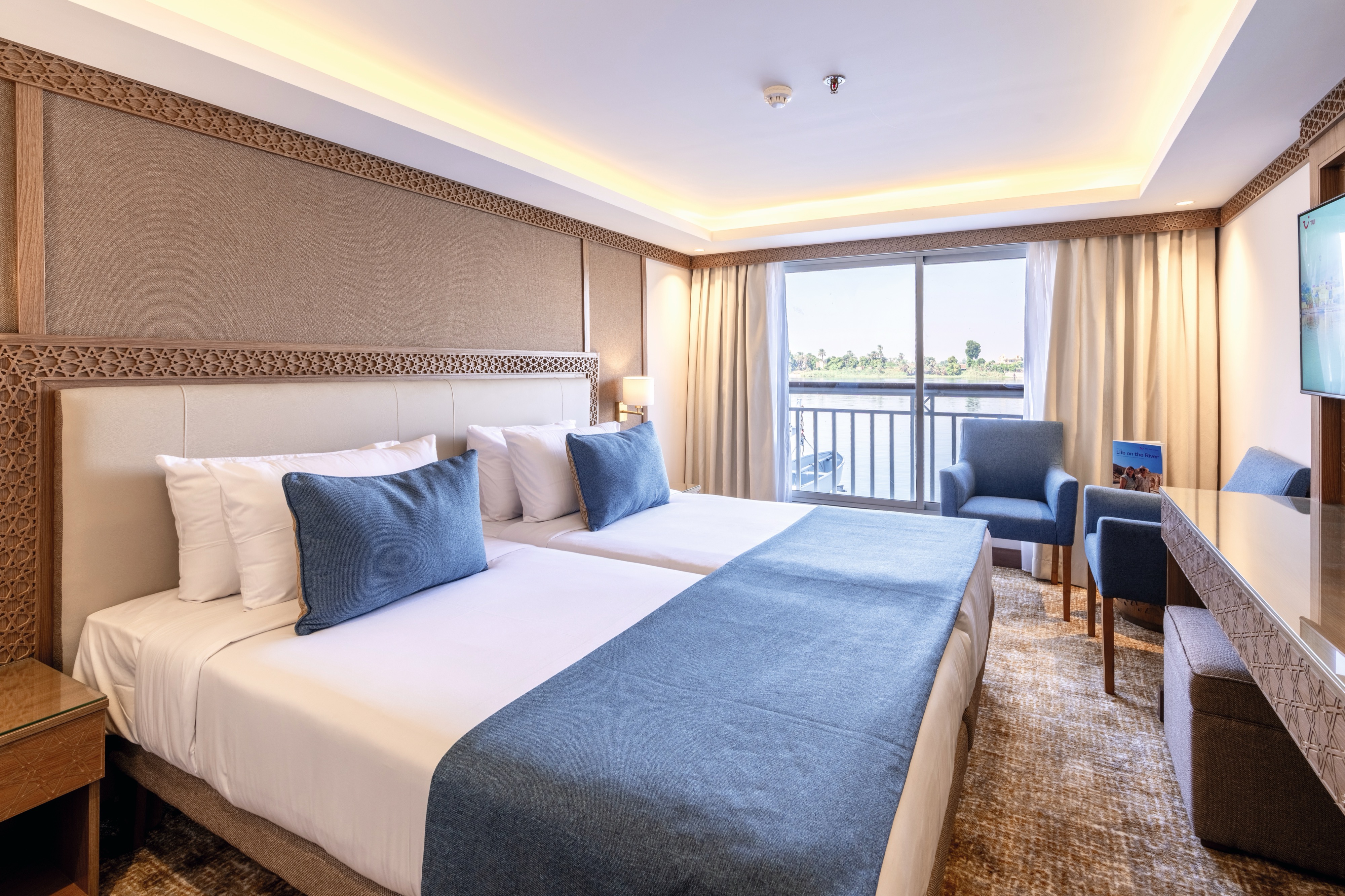 TUI River Cruises TUI Bahareya Deck 4 Superior French Balcony Cabin 2 ©TUI River Cruises.jpg
