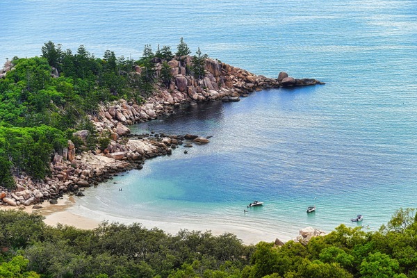 Arthur Bay in Magnetic Island, Queensland, a little secluded paradise with beautiful turquoise water