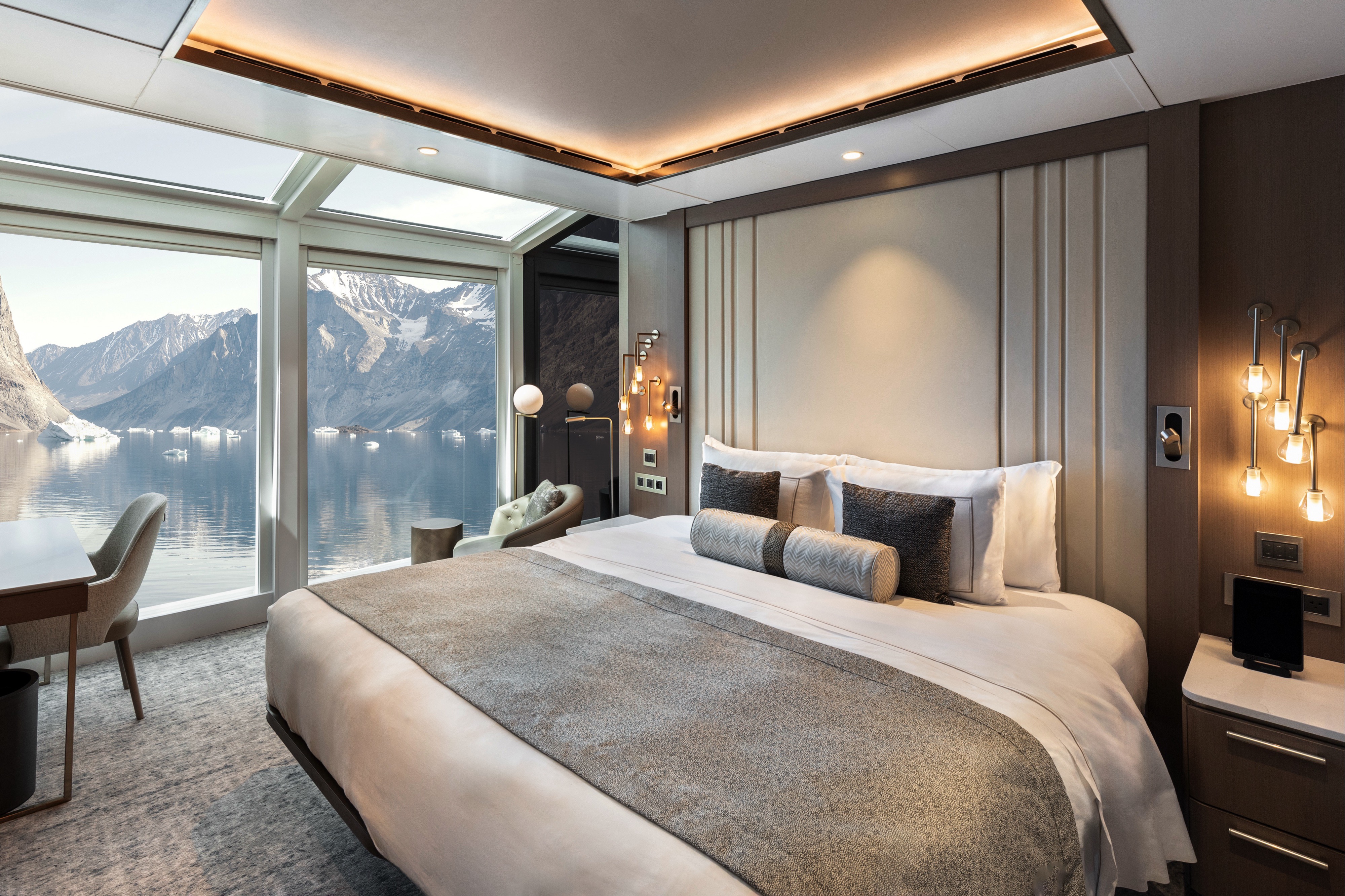 Silversea EV Master Suite ©Silversea Cruises Ltd. 3.jpg