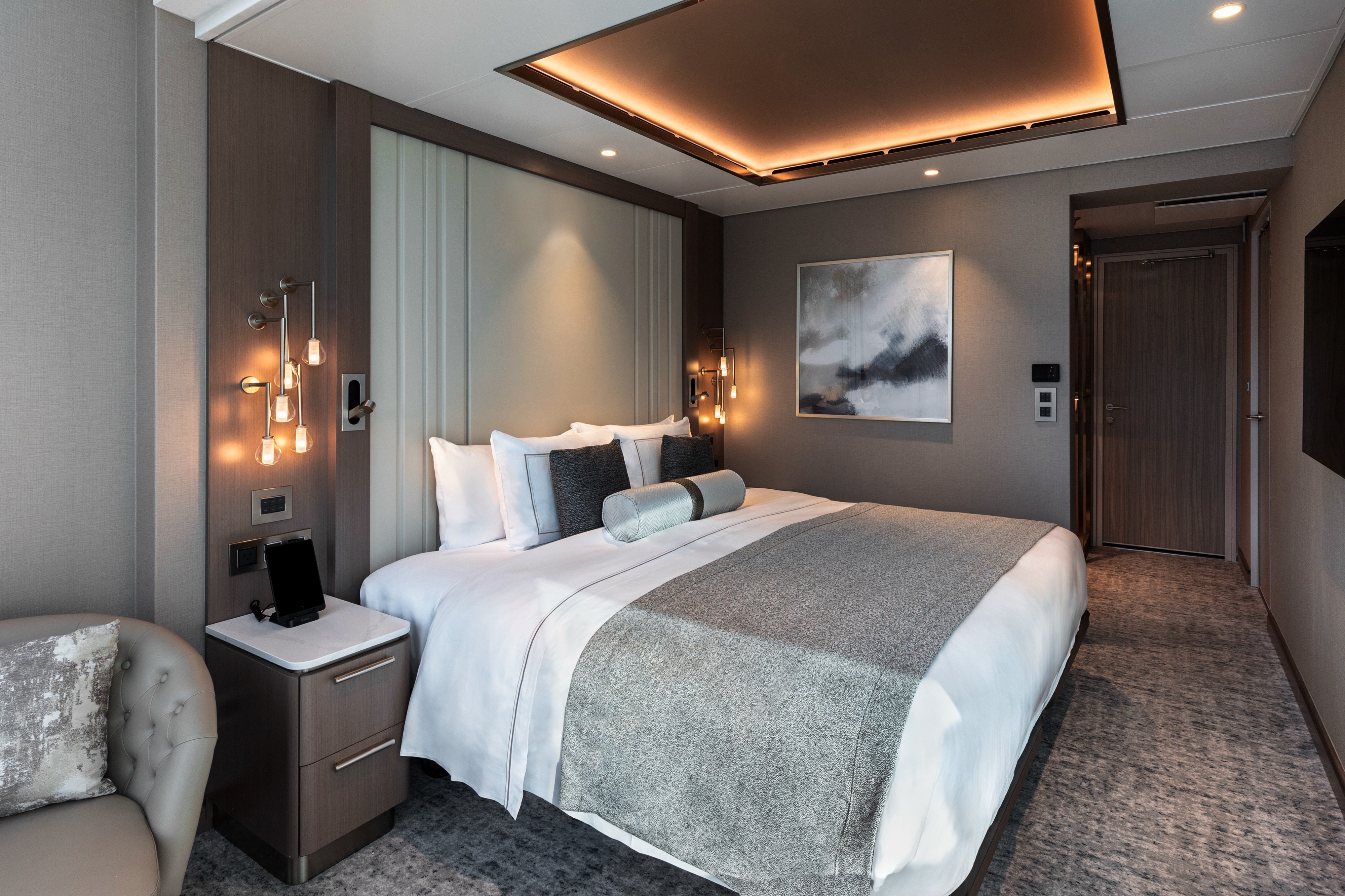 Silversea EV Signature Suite ©Silversea Cruises Ltd. 3.jpg