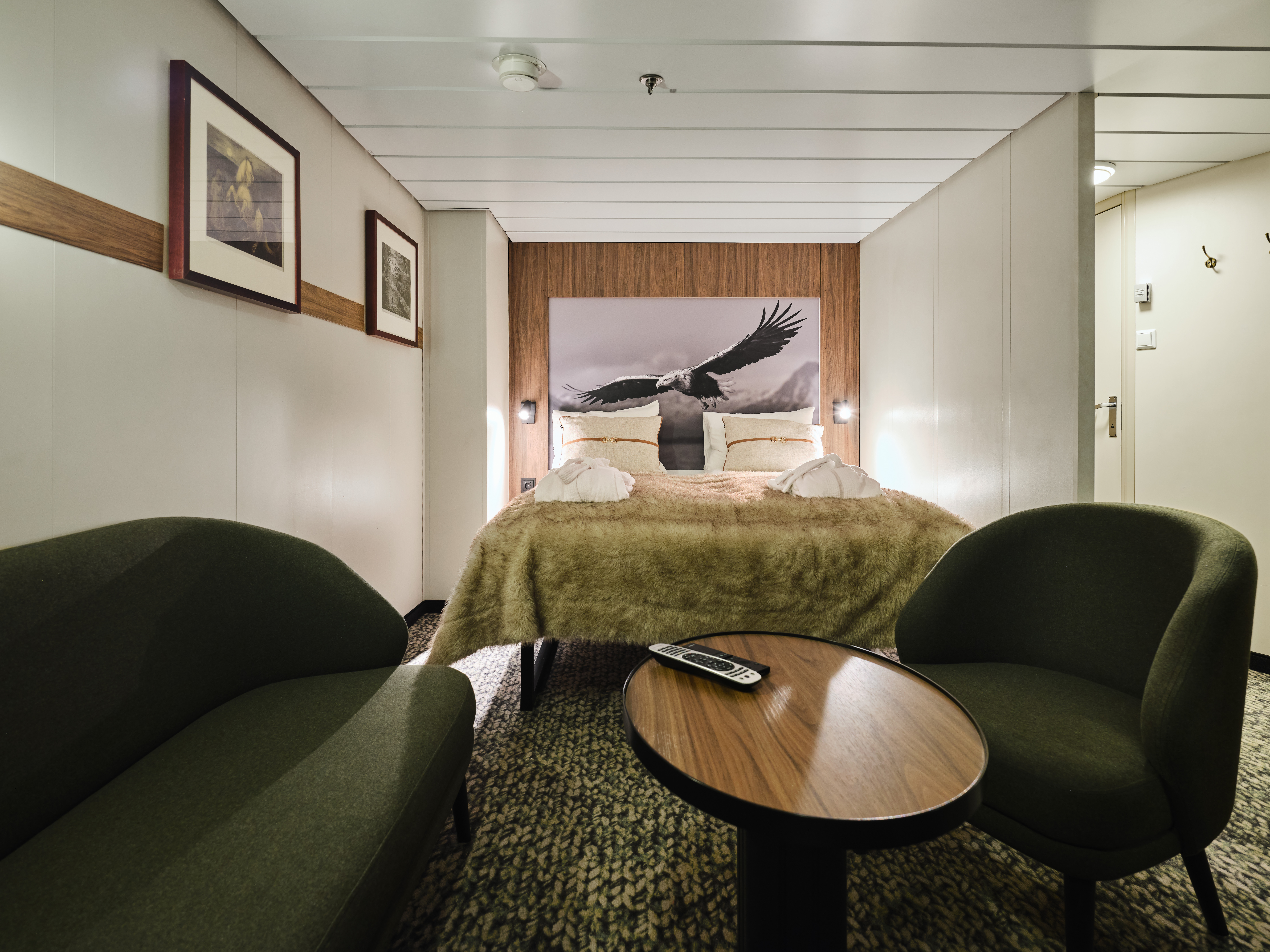 Arctic Superior | Large double on low deck with limited view
