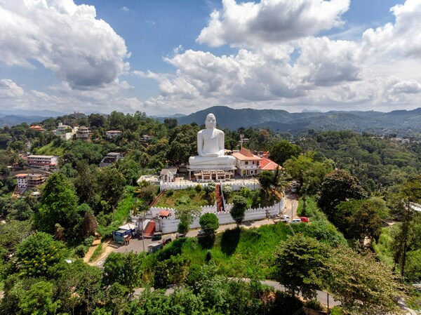 Bahiravokanda Vihara Buddha Statue, Kandy, Sri Lanka
