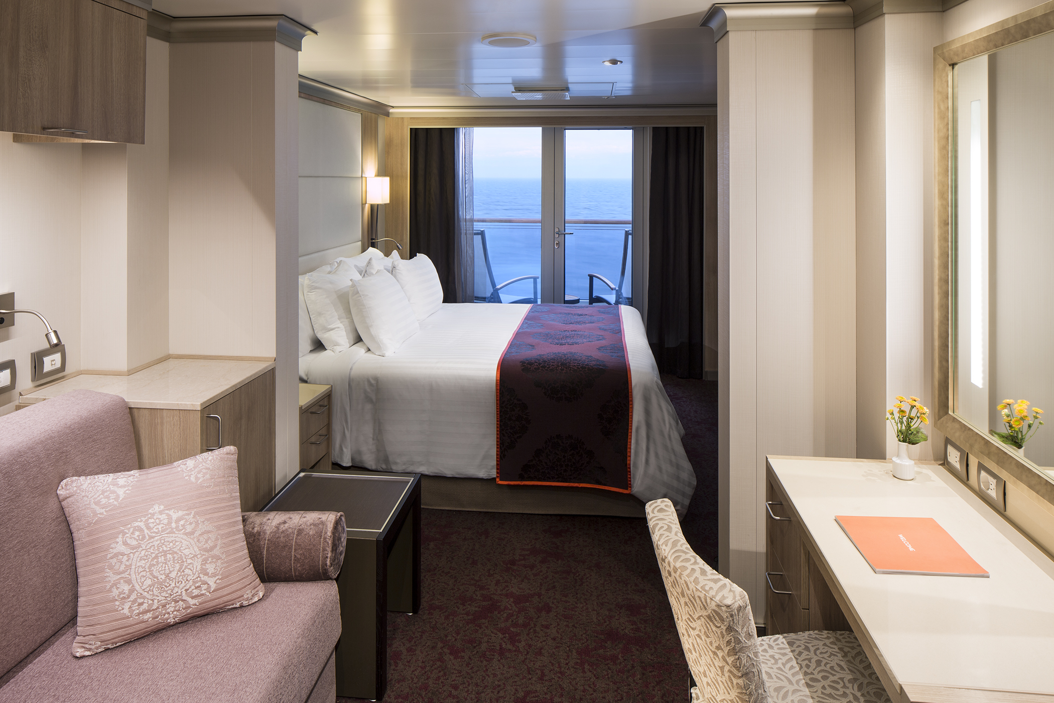 Holland America Line Nieuw Statendam Vista Suite ©Michel Verdure