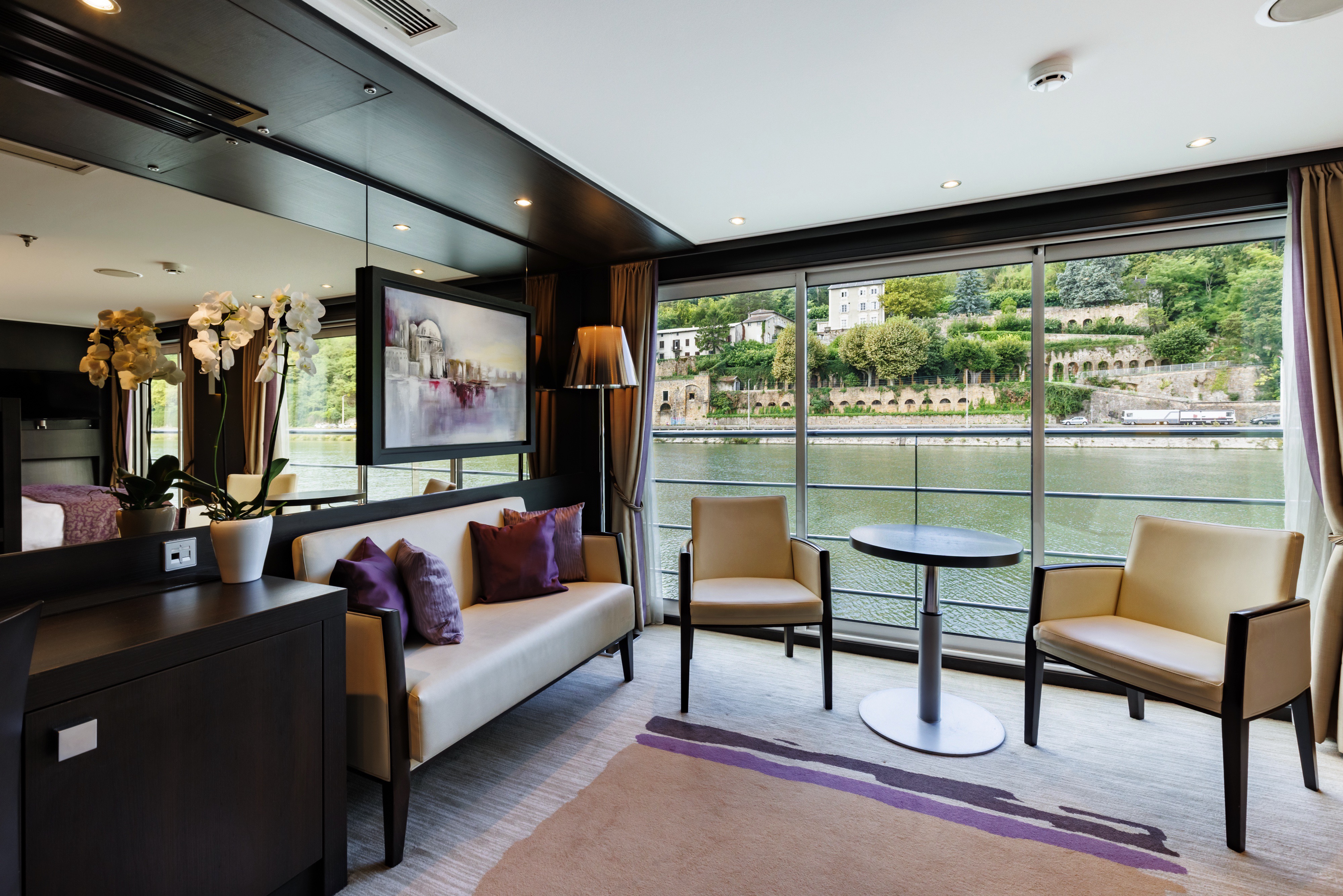 ©Avalon Waterways Avalon Poetry Ii Royal Suite 1