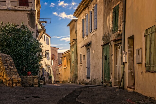 Essence of Burgundy & Provence (Christmas Time)