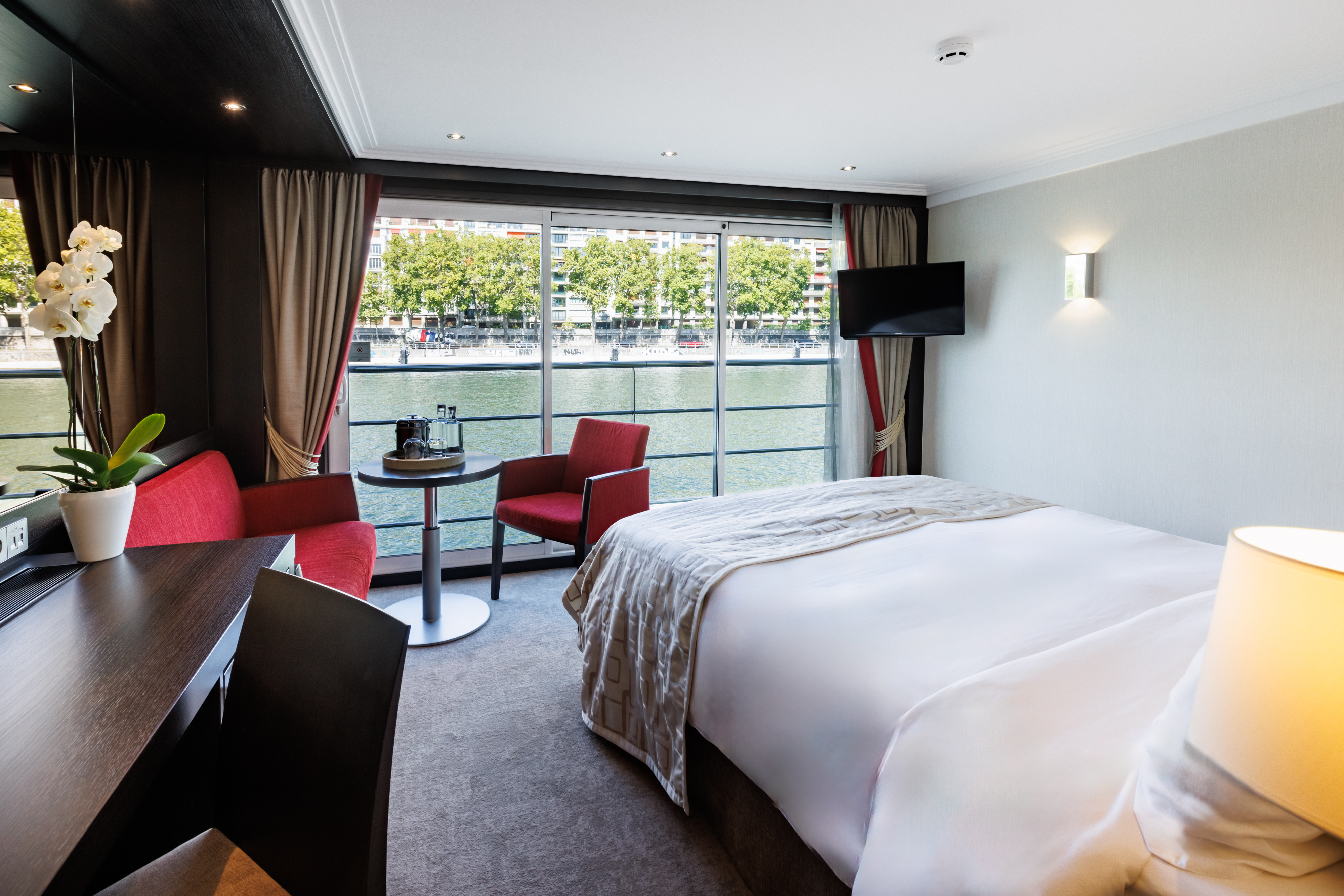 Avalon Waterways Avalon Tapestry Ii Panorama Suite 1 ©Bence Fejes