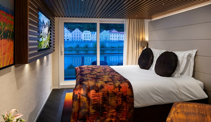 Category AA Stateroom, photo 2