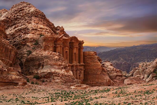 A Grand Journey of Enchanting Cityscapes & Medieval Treasures