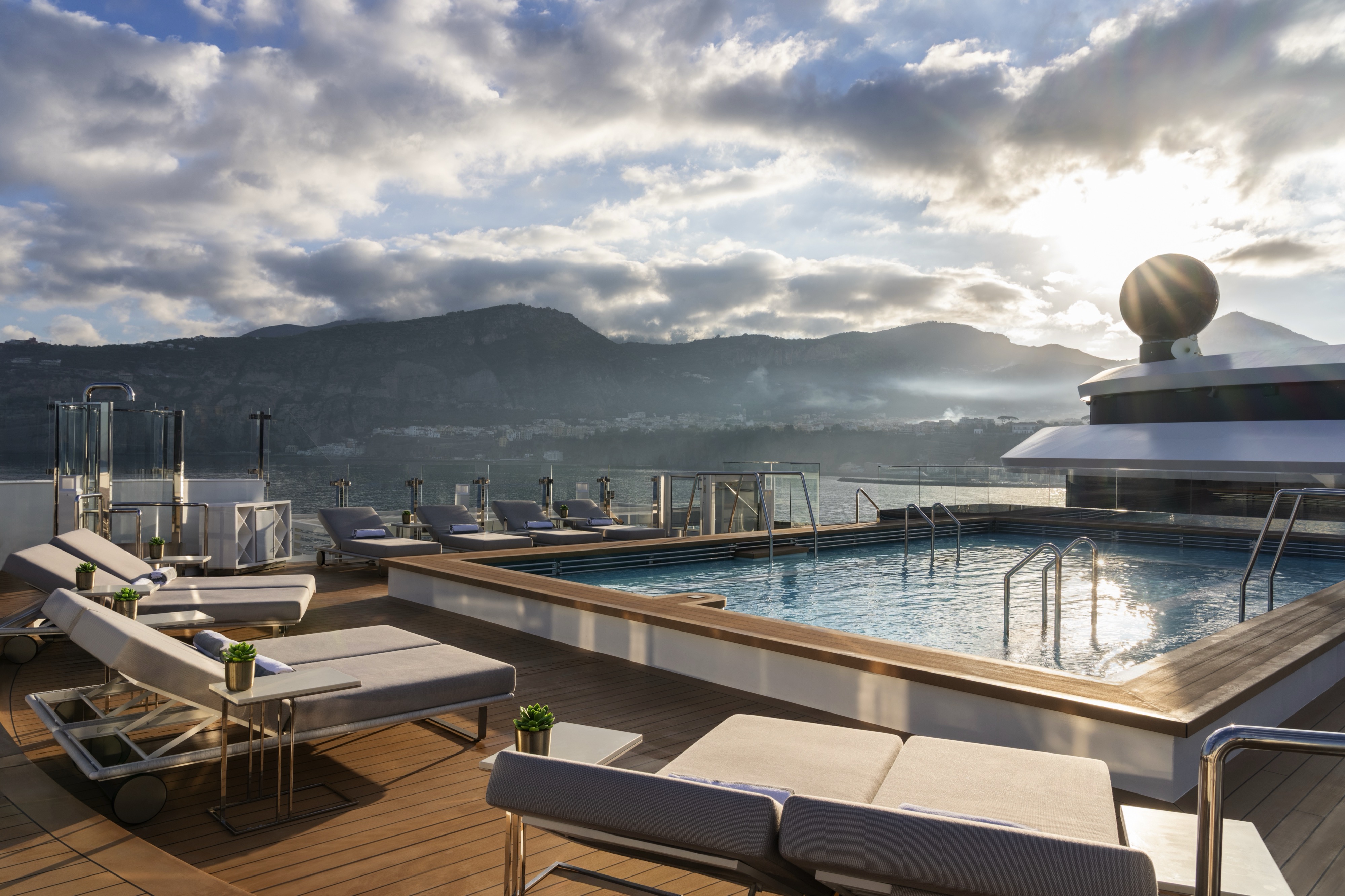 The Main Pool & Pool Bar